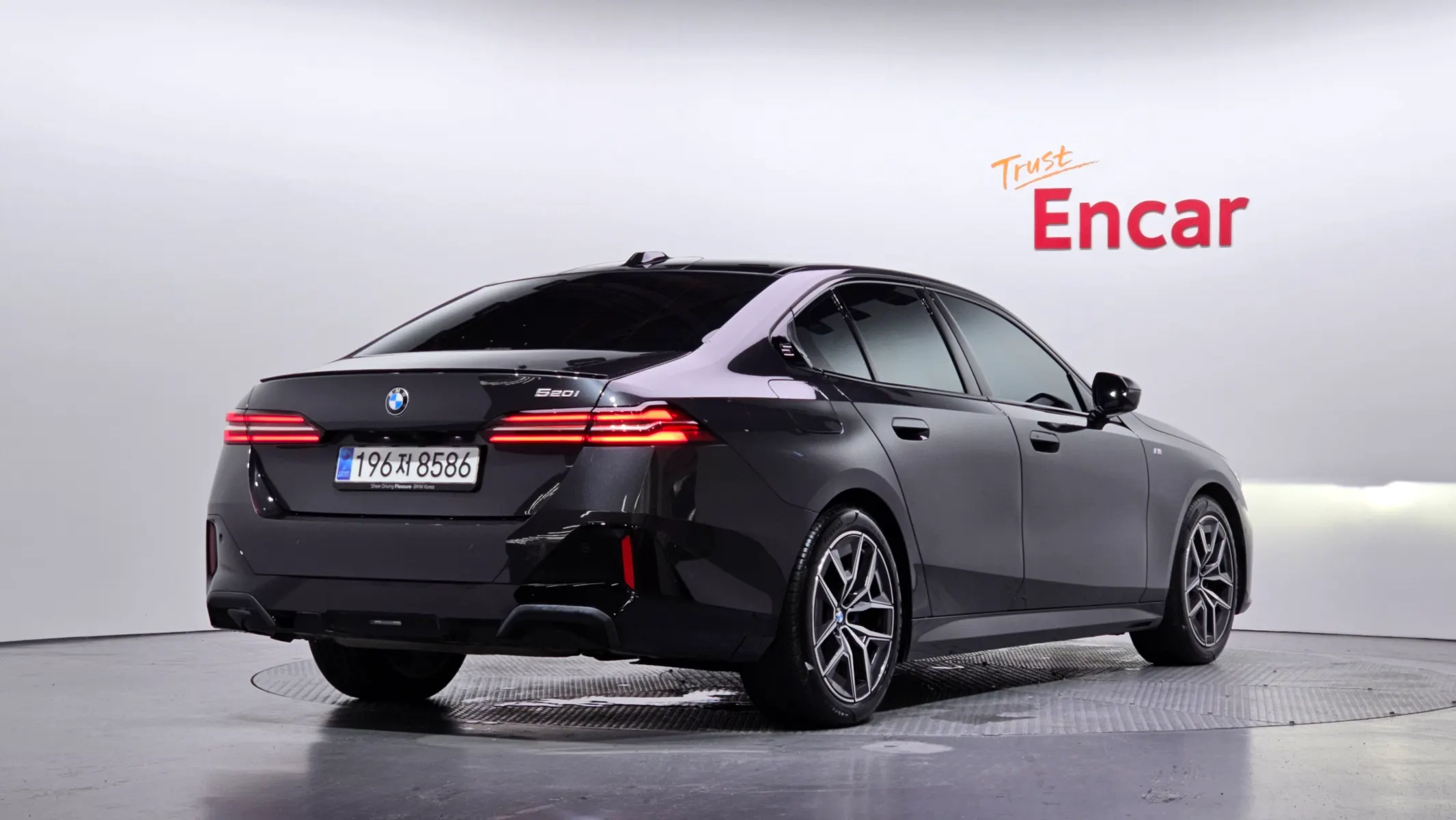 BMW 5 Series (G60) 520i M 2025 2/32