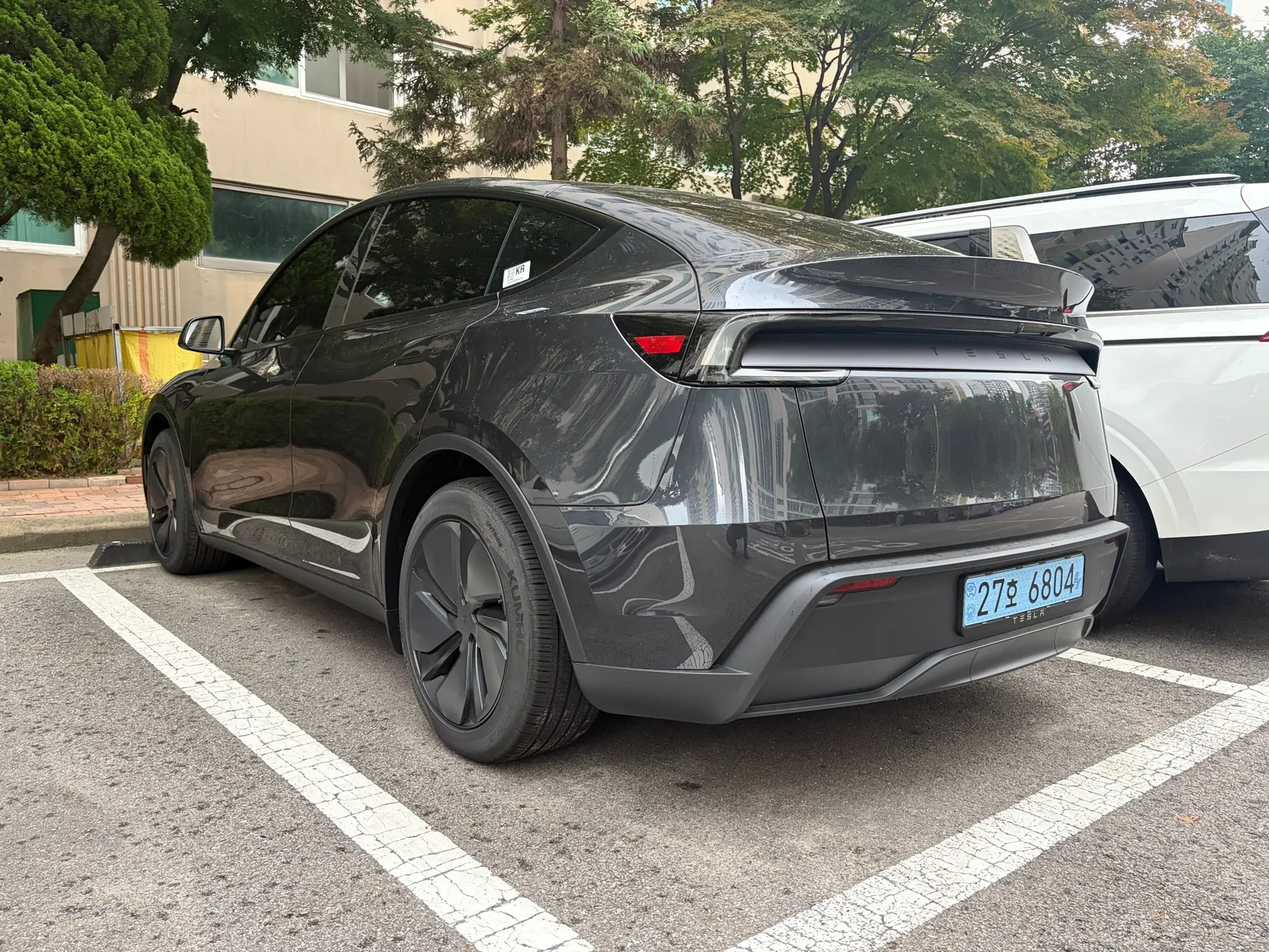 Tesla Y RWD 2026 3/5