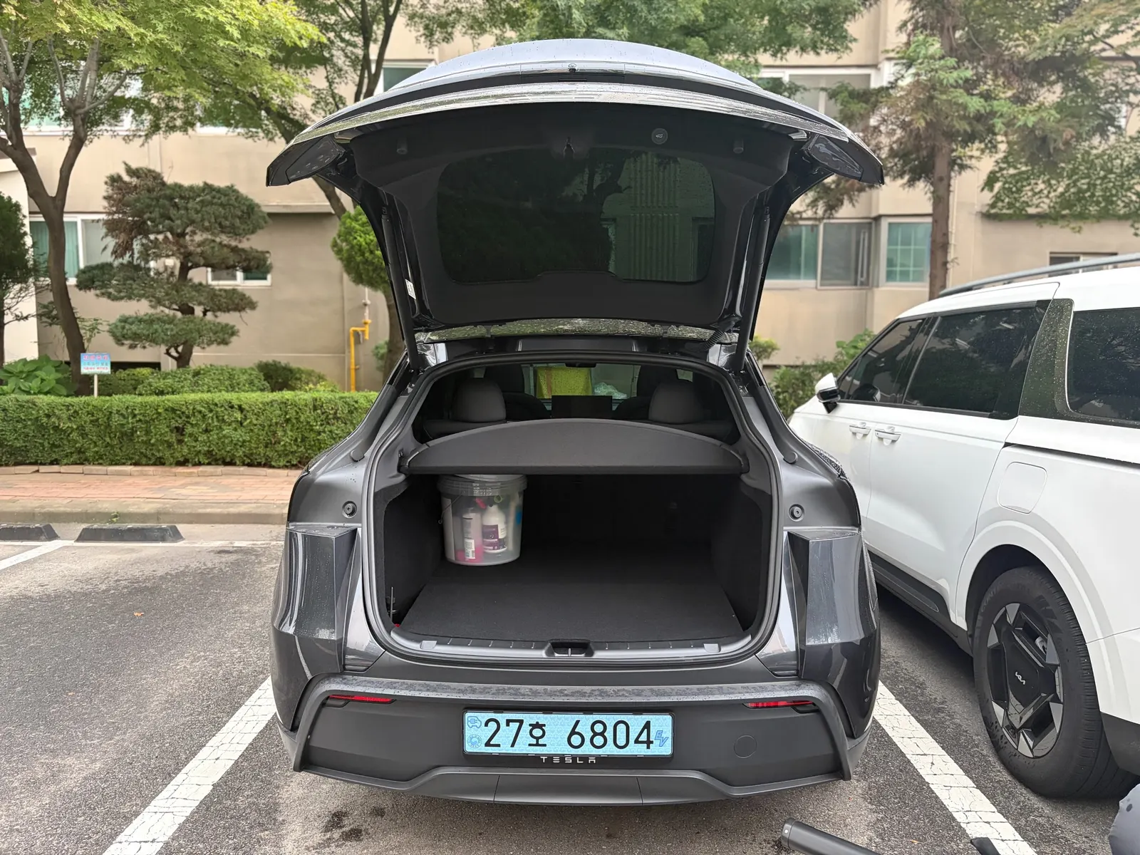 Tesla Y RWD 2026 4/5
