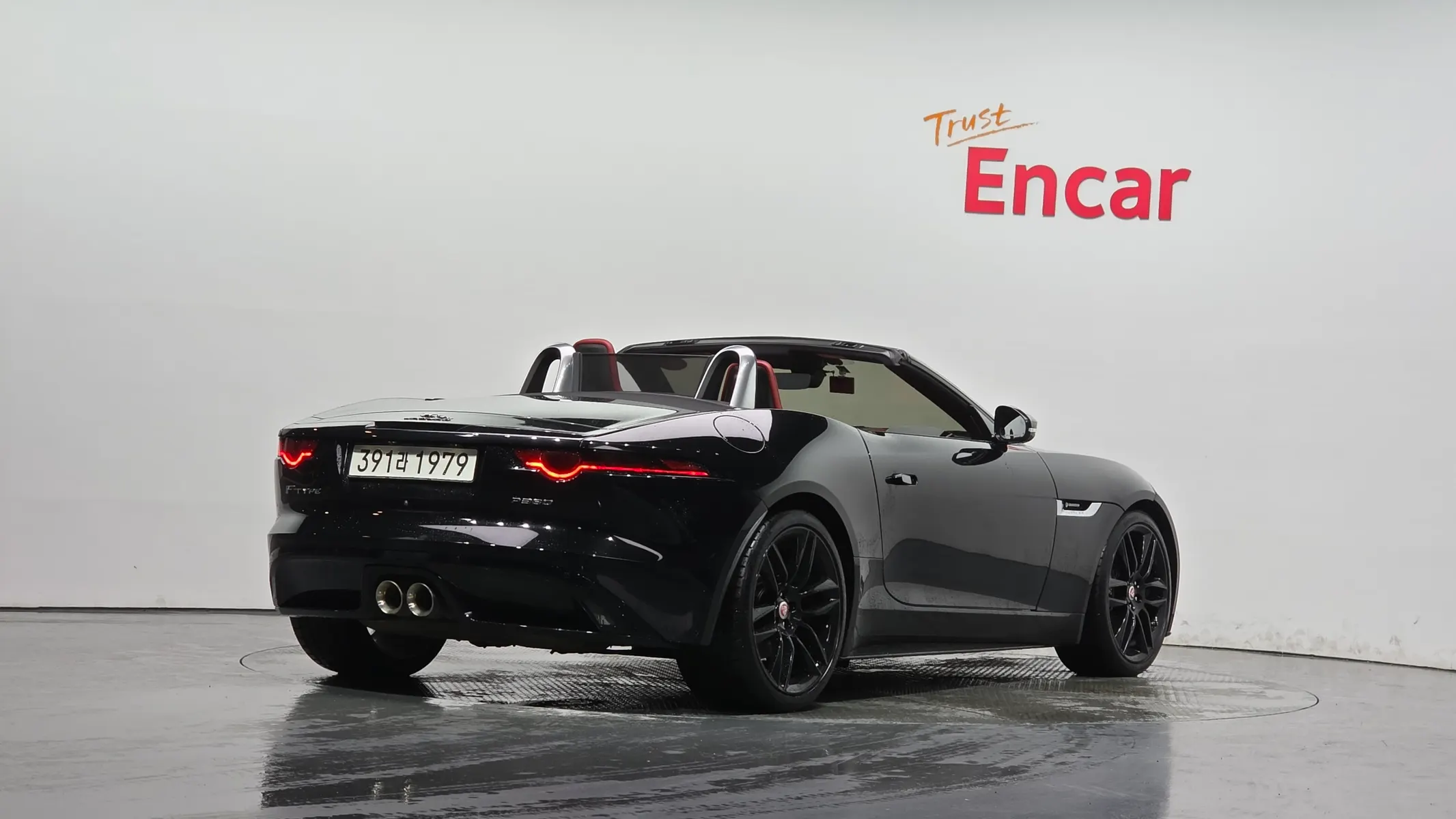 Jaguar F-TYPE P380 R- 2019 2/32