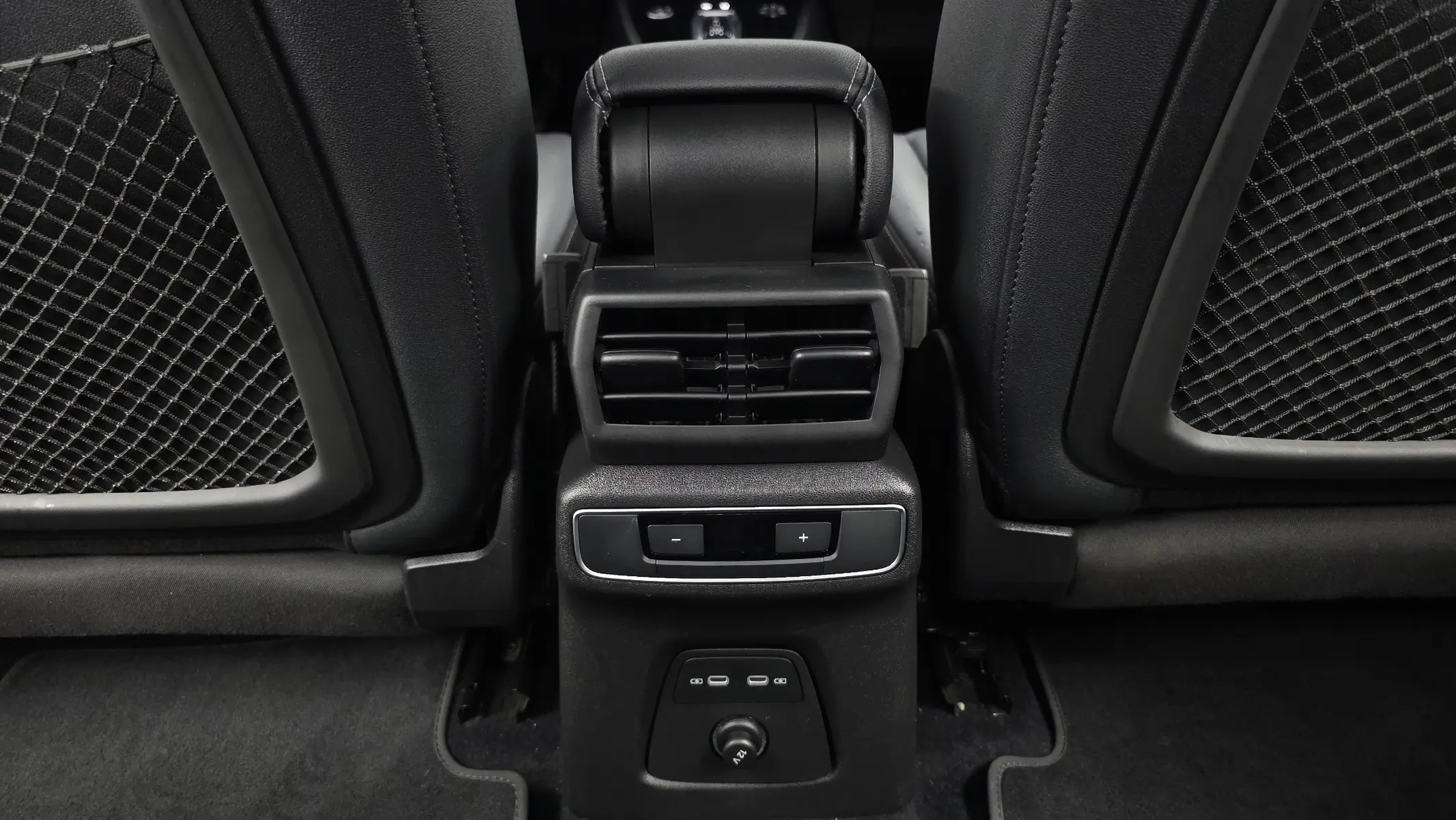 Audi Q4 e- (F4) 40 2022 33/34