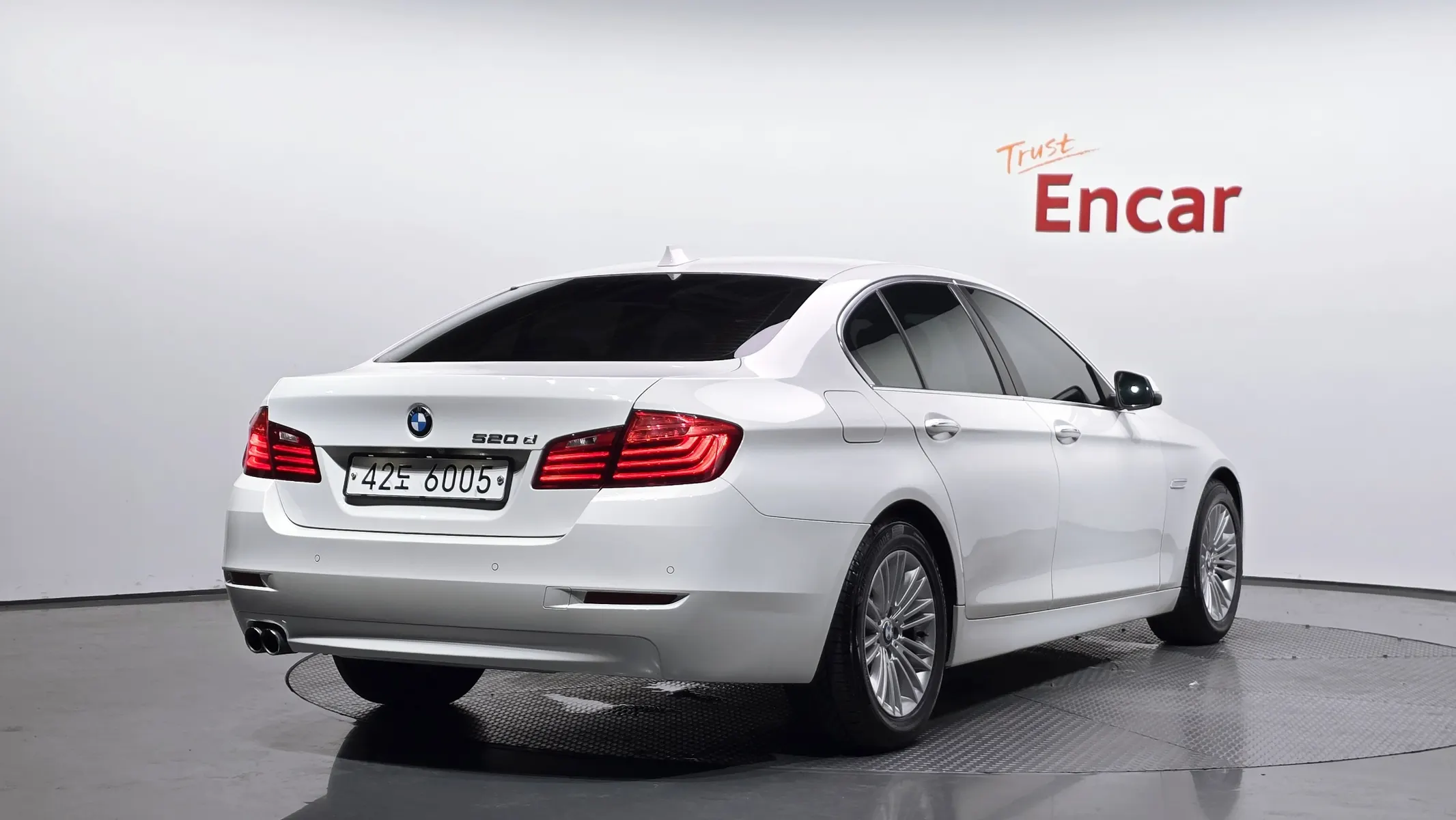 BMW 5 Series (F10) 520d 2014 2/34