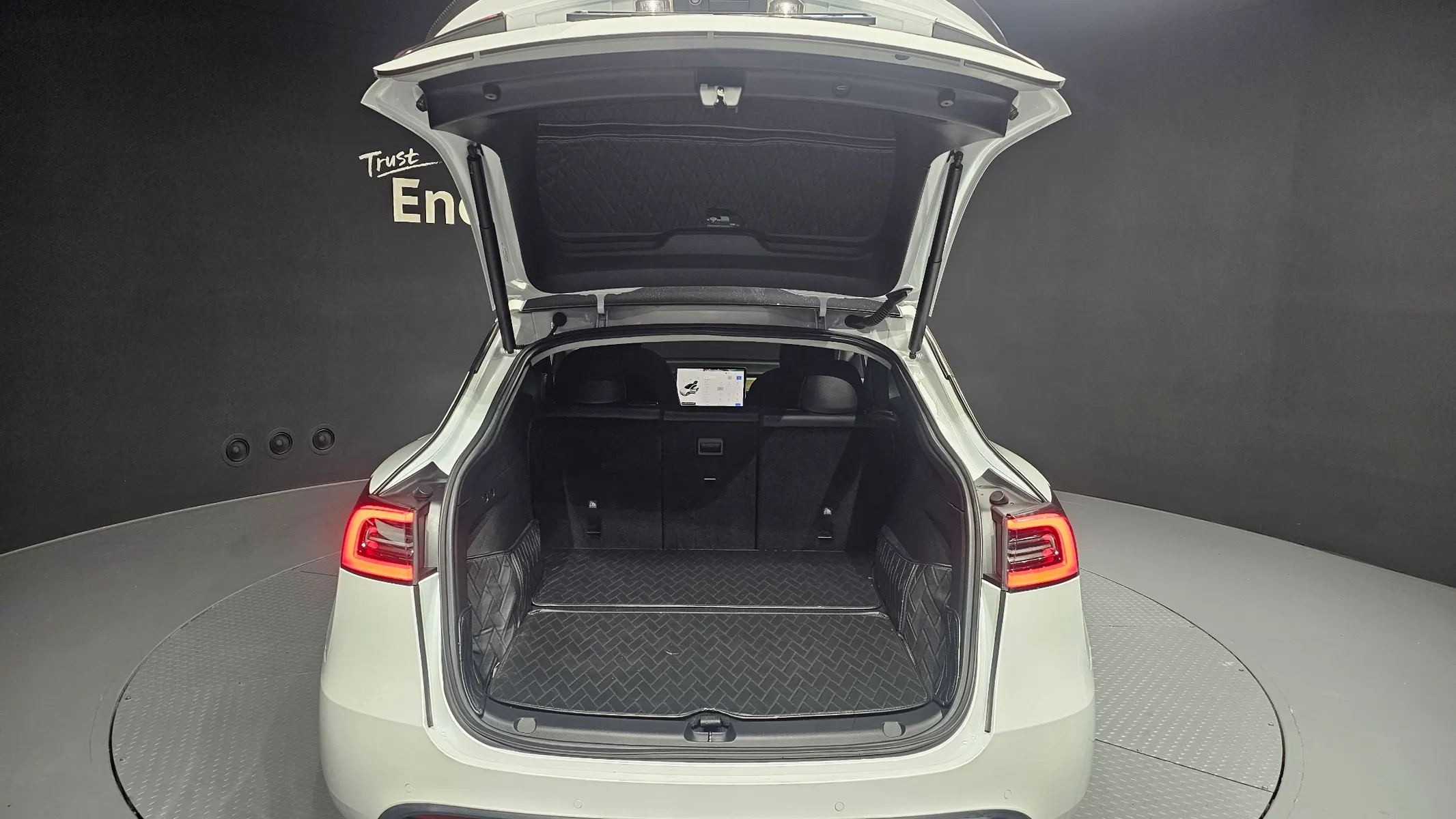 Tesla Y AWD 2021 37/38