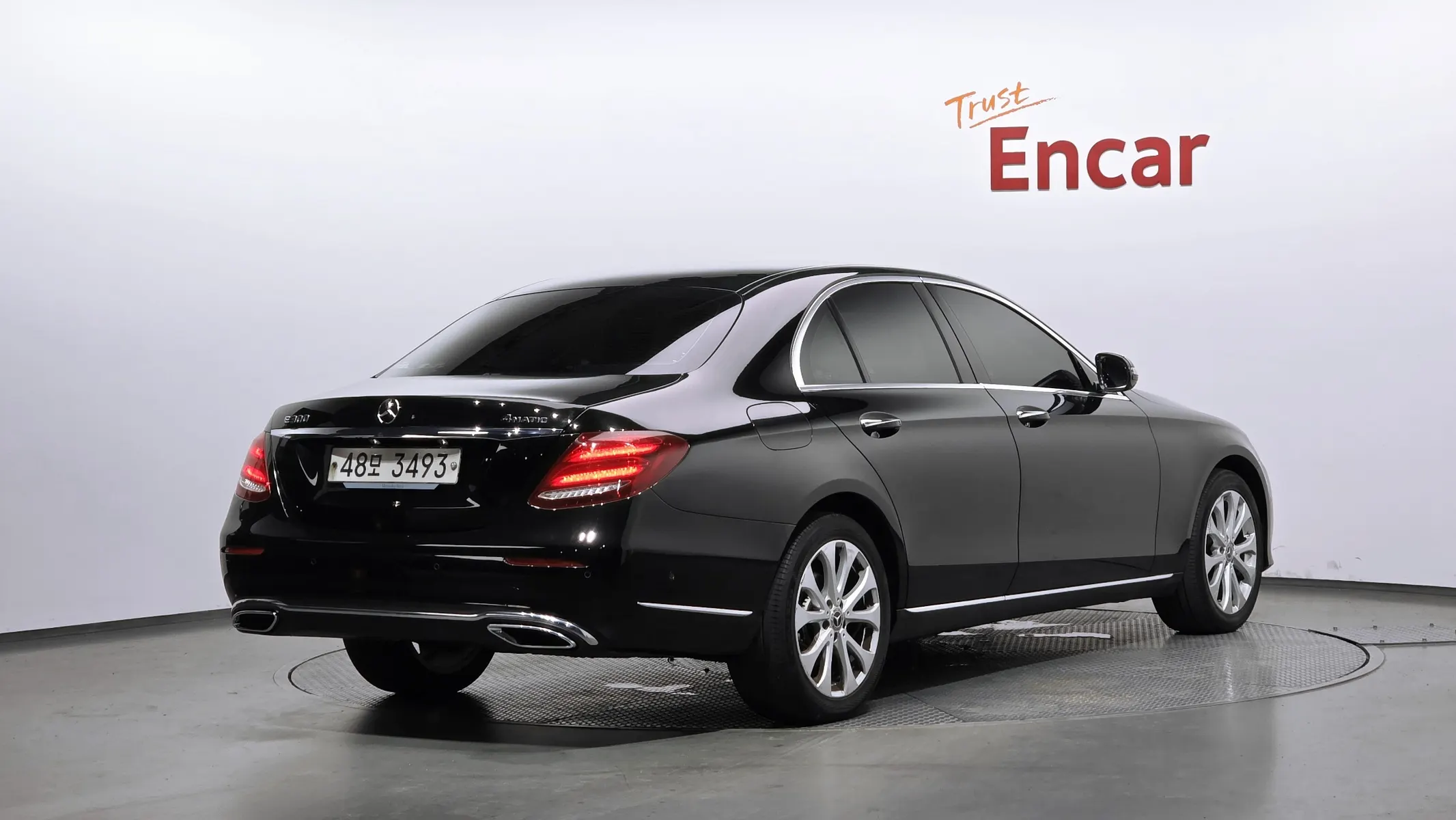 Mercedes-Benz E-Class W213 E220d 4MATIC 2019 2/33