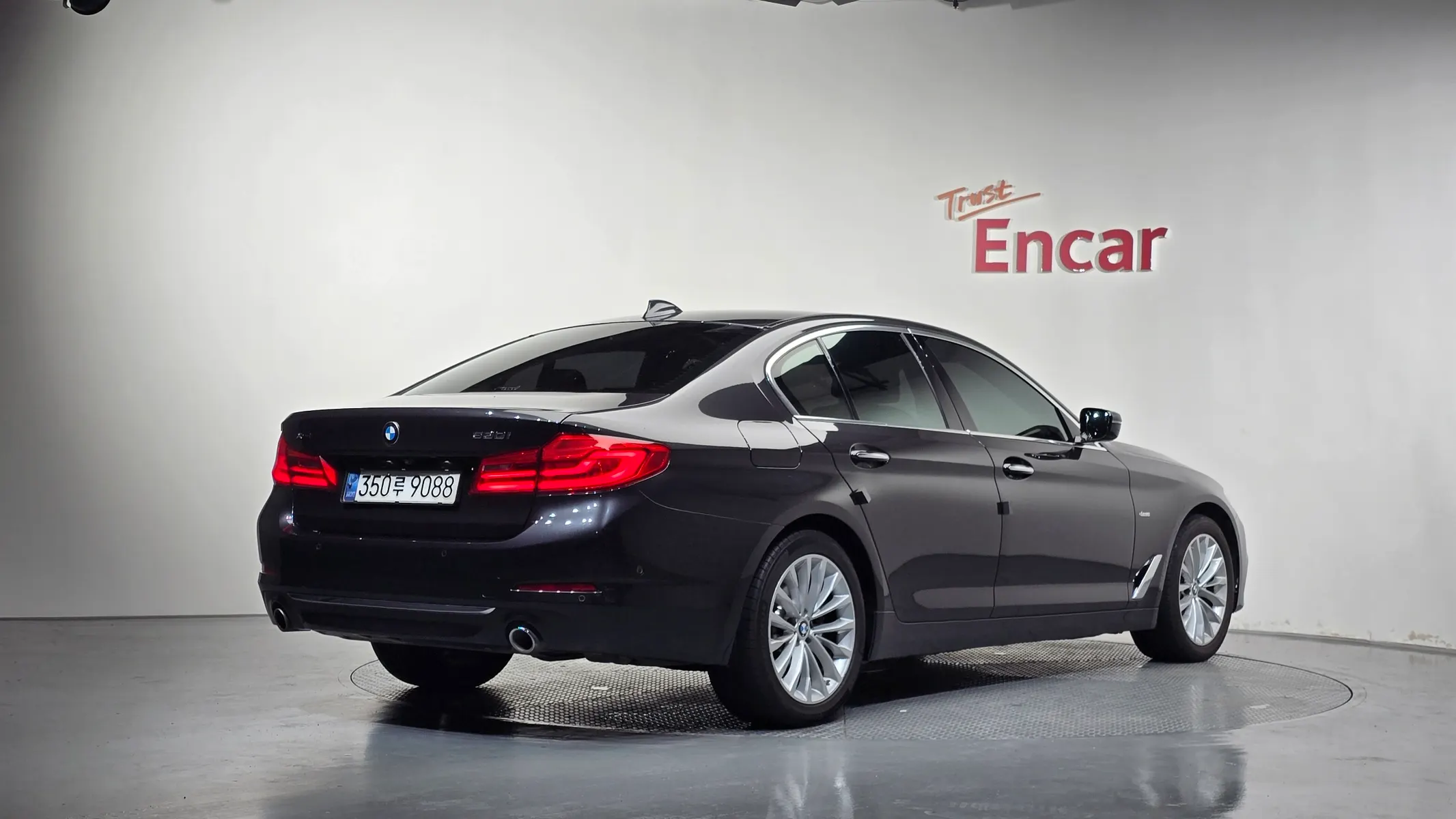 BMW 5 Series (G30) 530i xDrive 2018 2/21