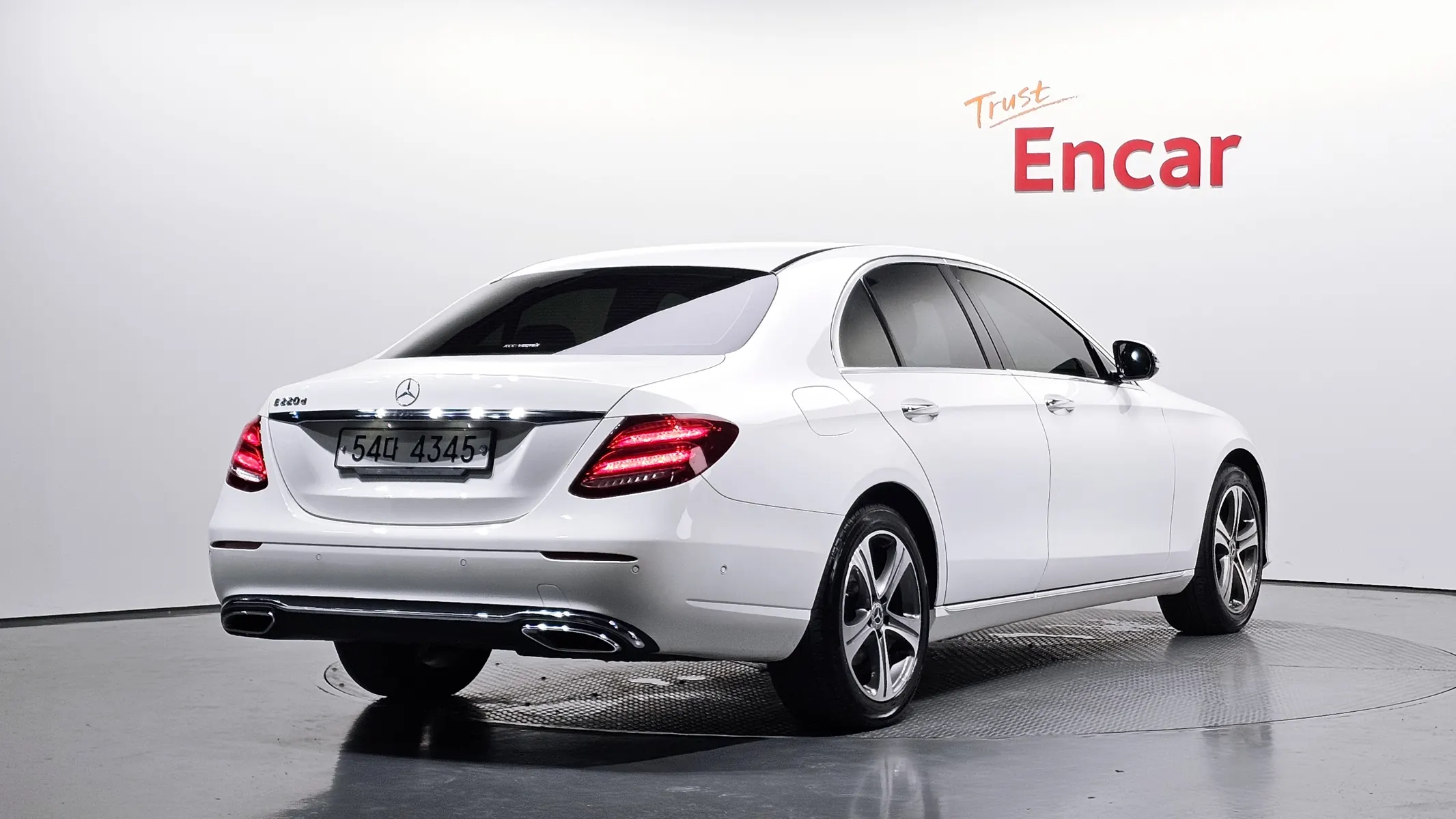 Mercedes-Benz E-Class W213 E220d 2019 2/34