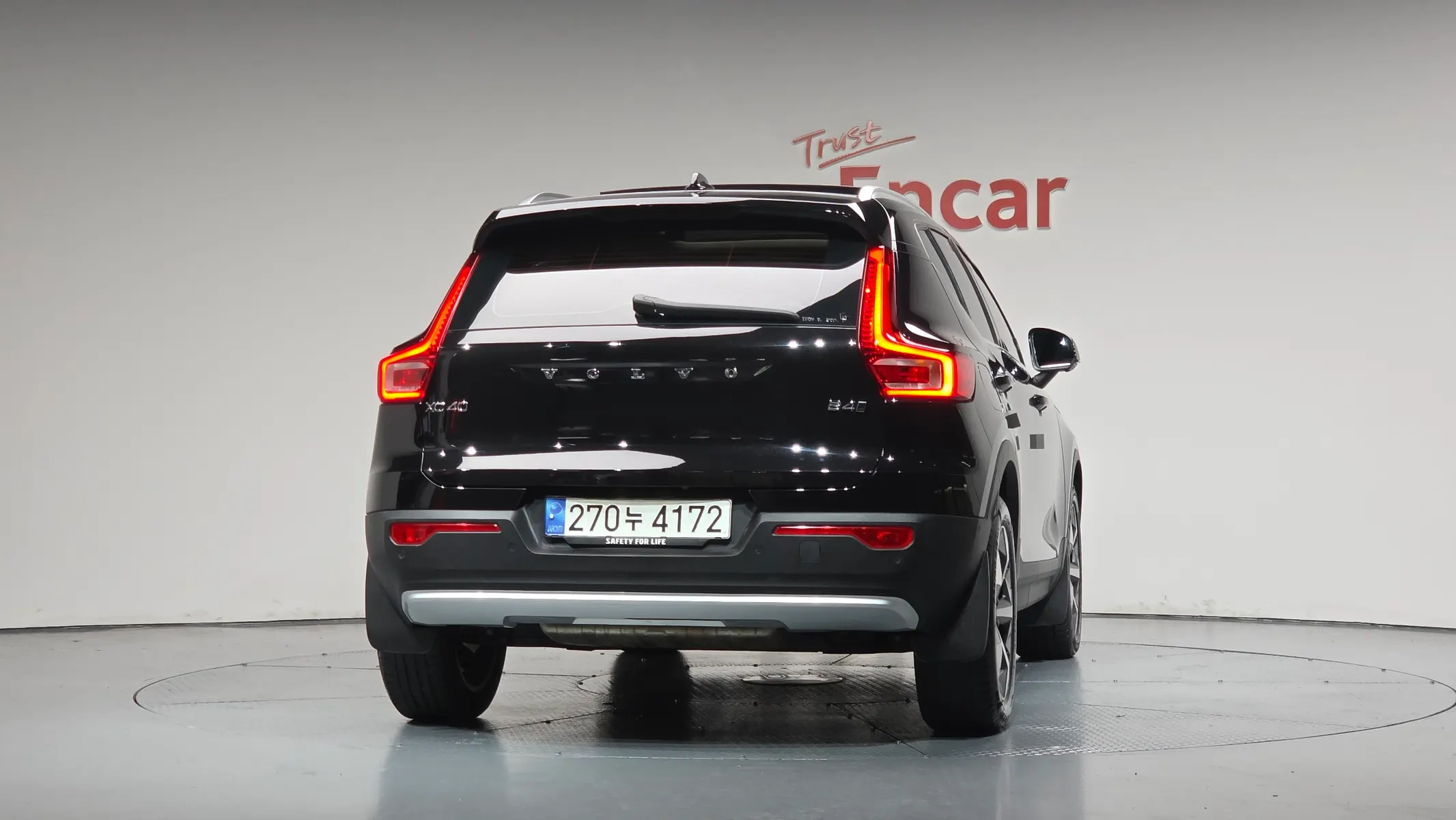 Volvo XC40 B4 2023 3/5