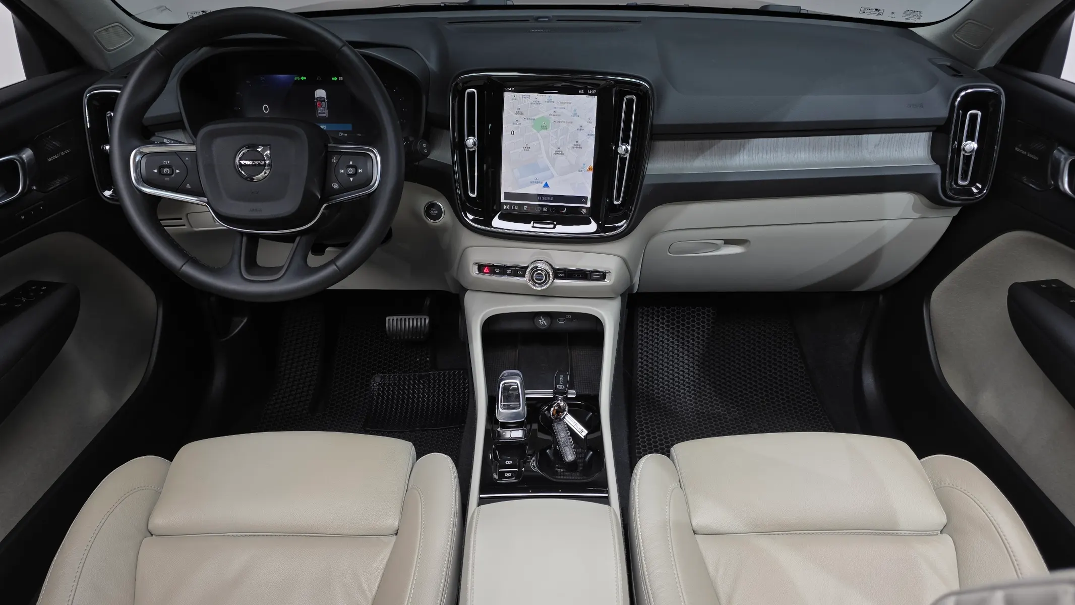 Volvo XC40 B4 2023 4/5