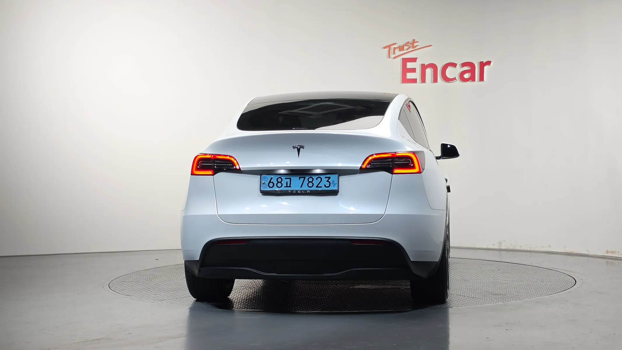 Tesla Y RWD 2023 3/5