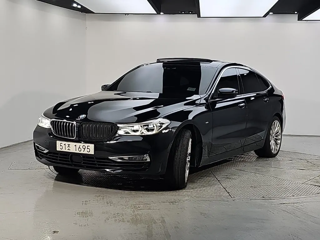 BMW 6 Series GT (G32) 640i xDrive 2018 2/19