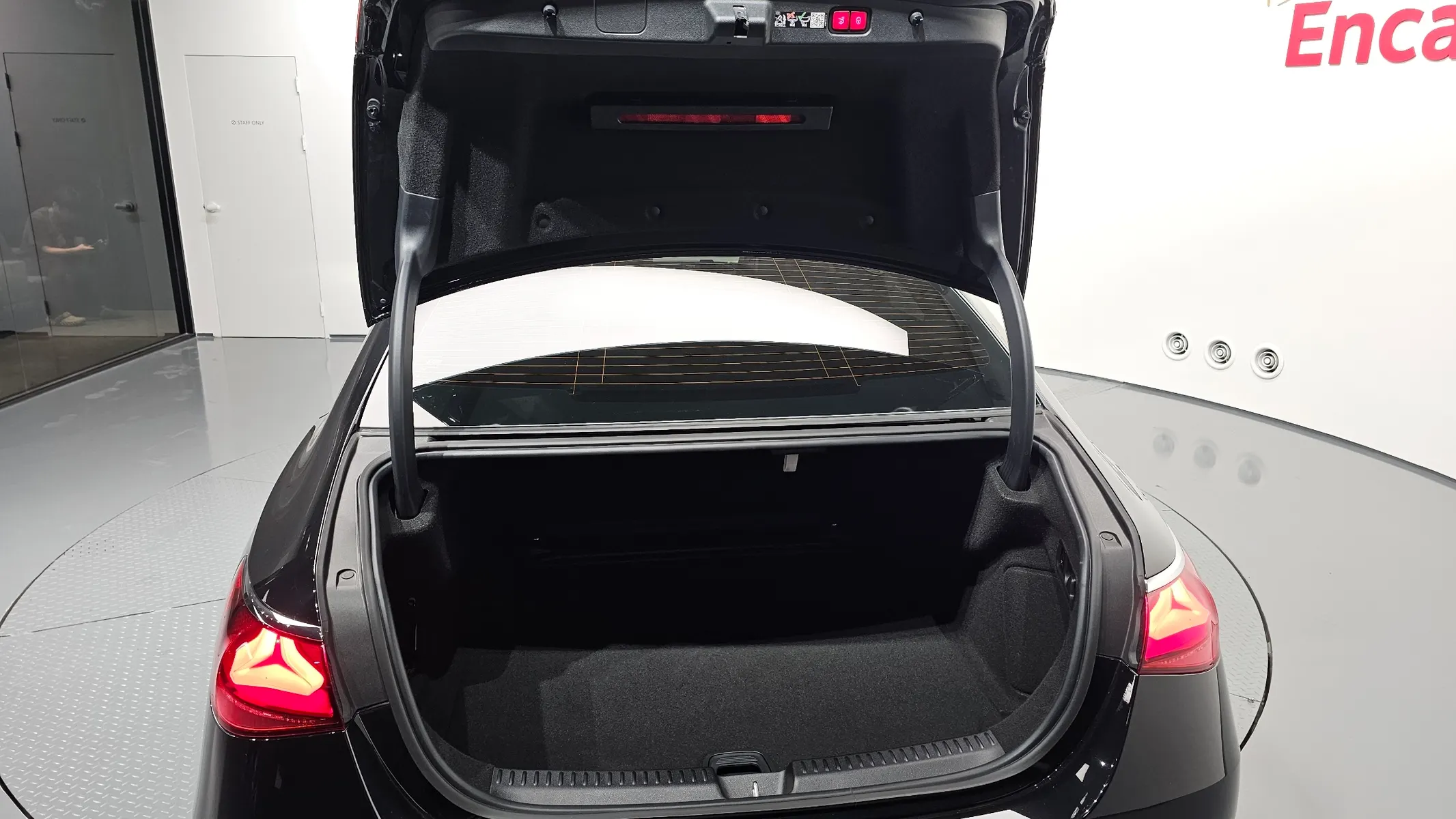 Mercedes-Benz E-Class W214 E200 2025 34/35