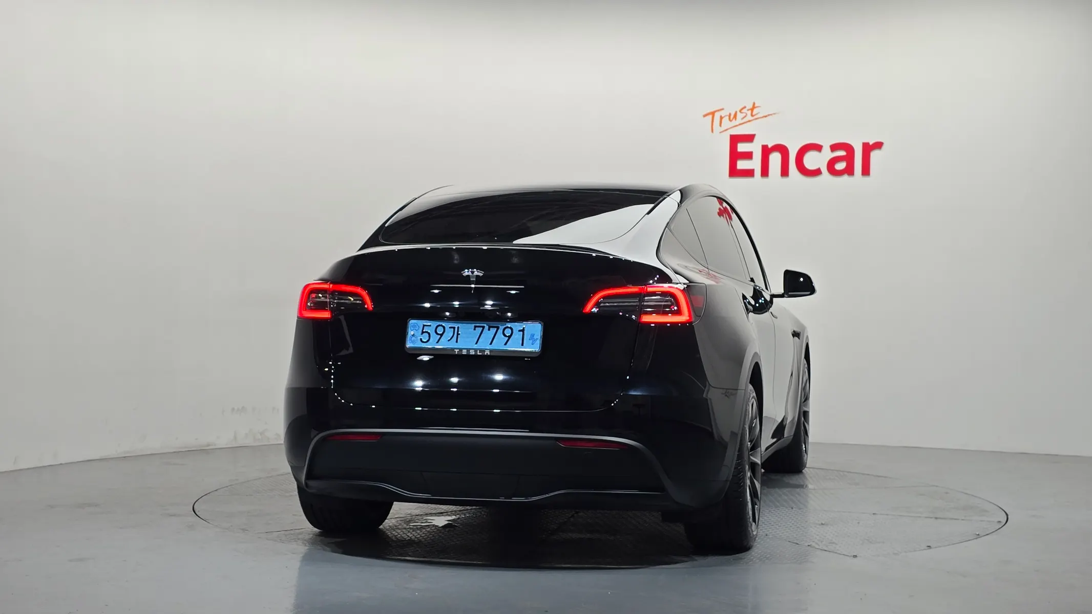 Tesla Y RWD 2023 3/5