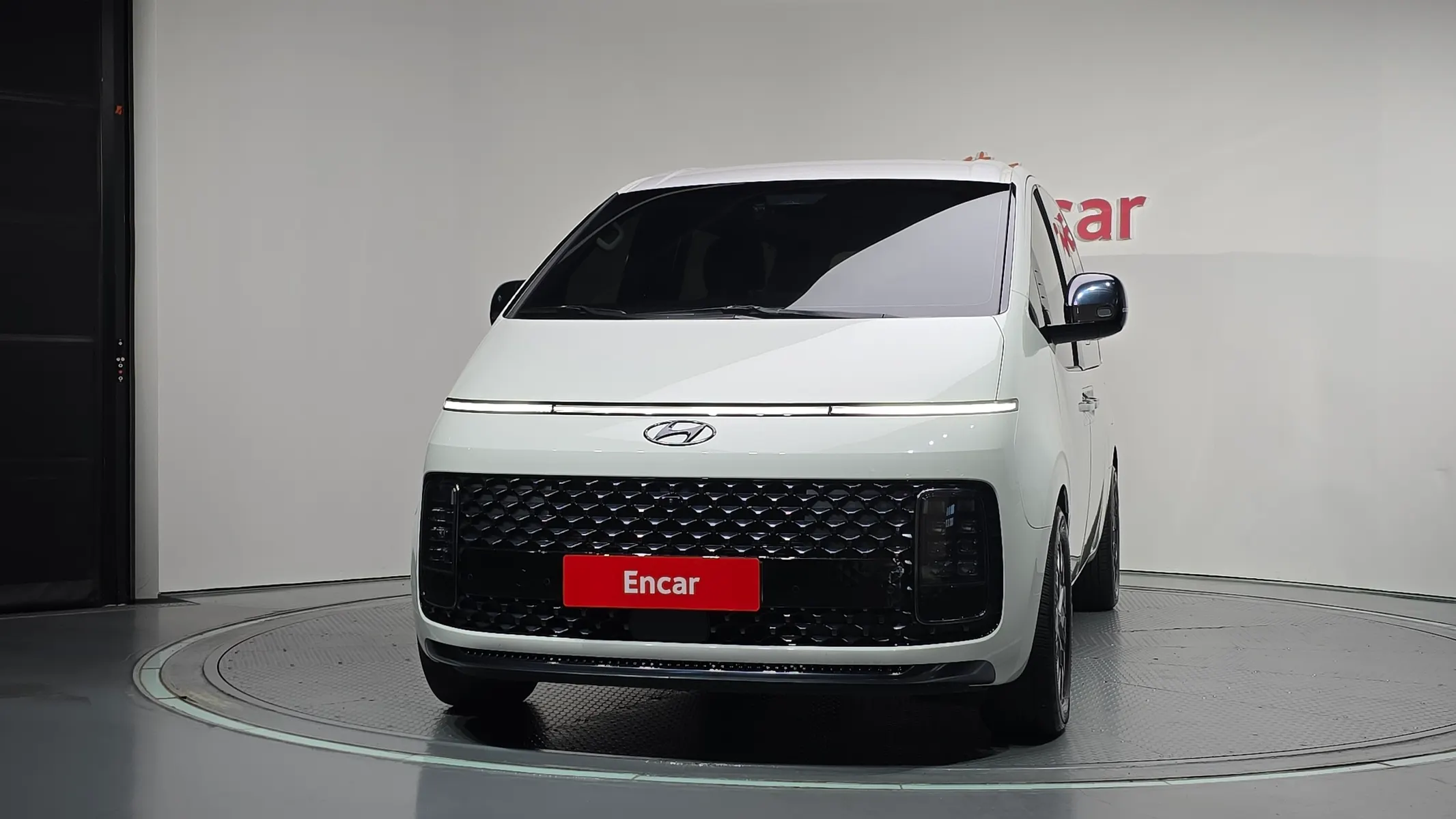 Hyundai Staria L3.5 9 2022 2/5