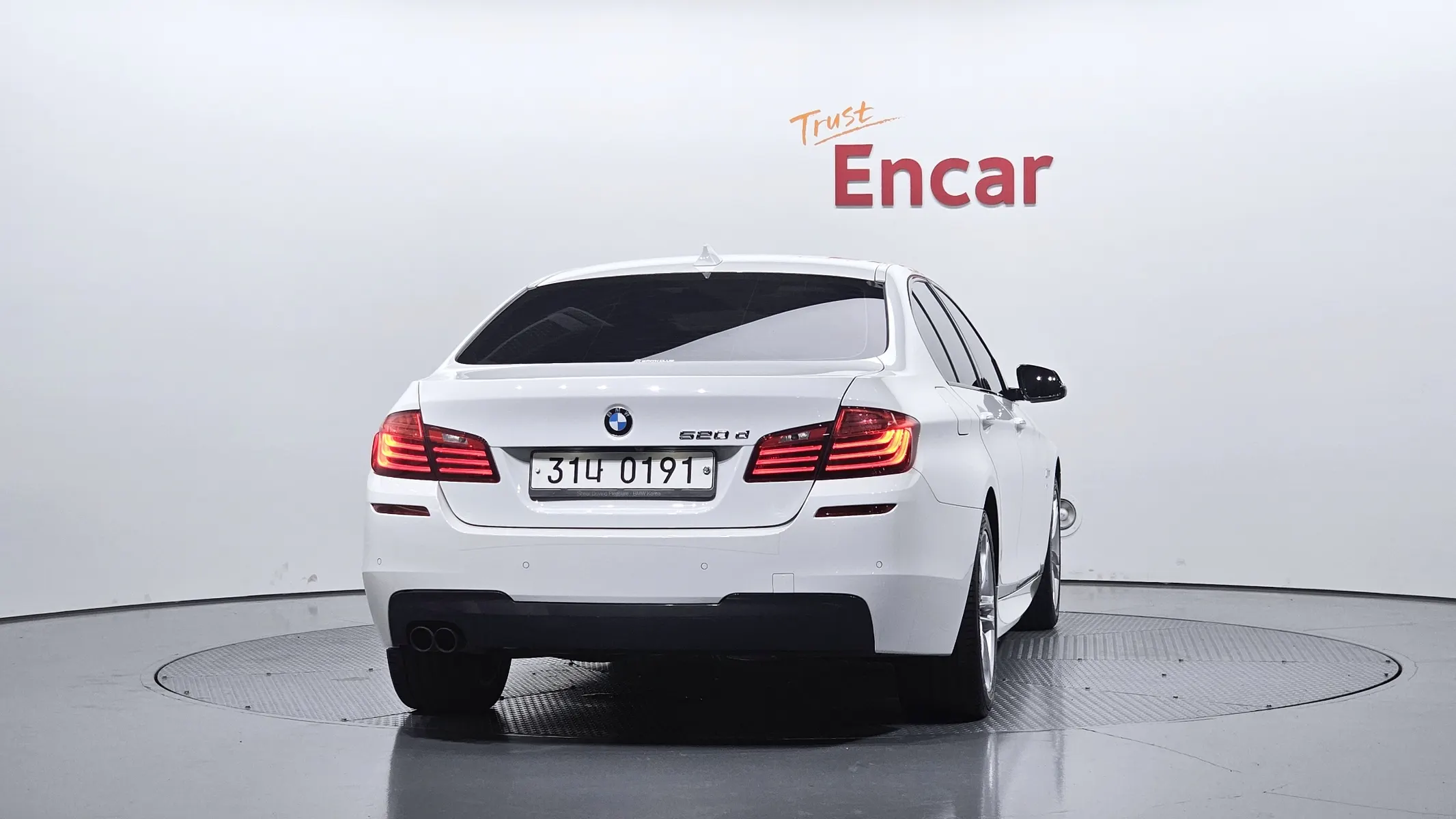 BMW 5 Series (F10) 520d M 2016 3/39