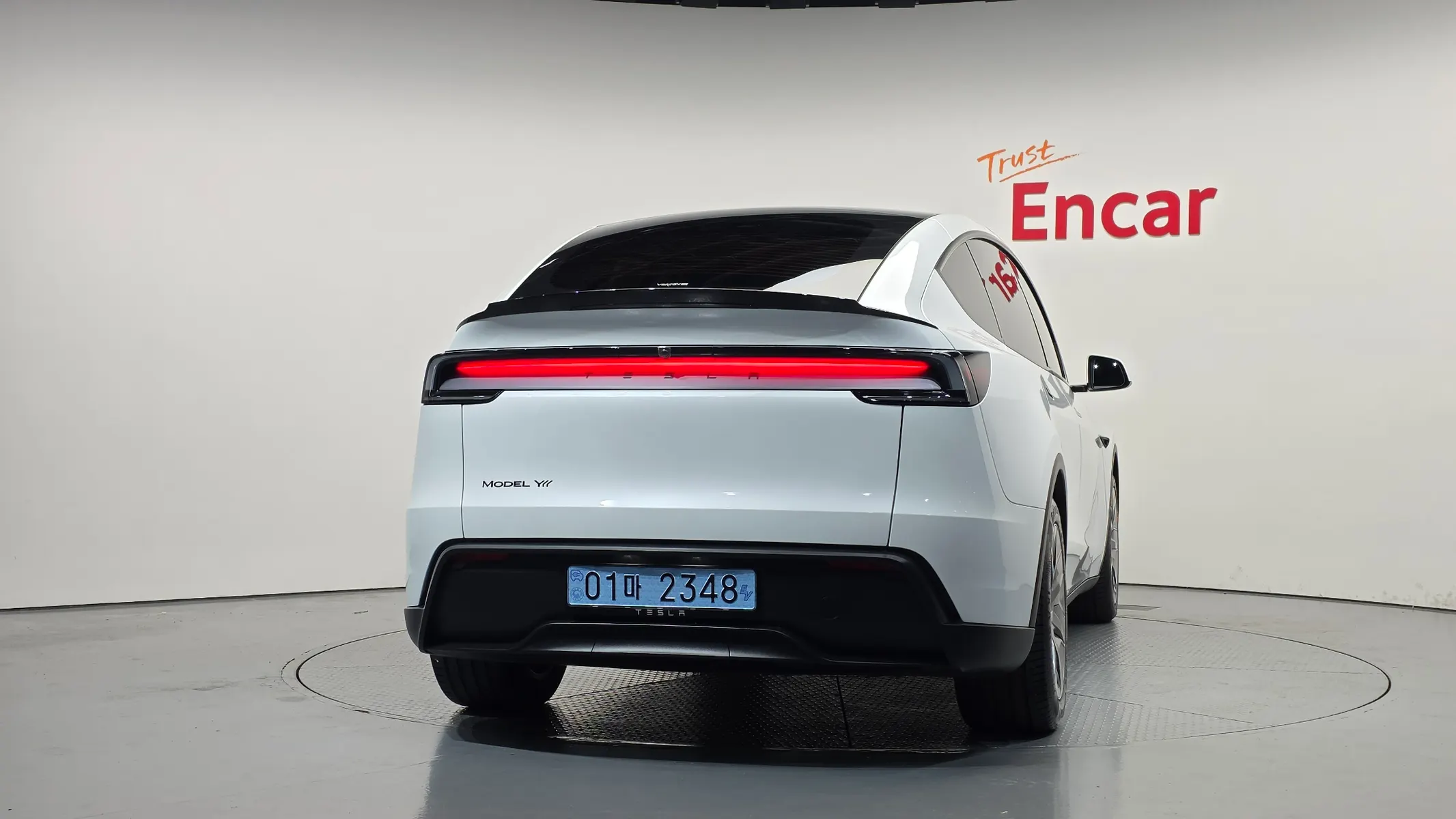 Tesla Y L AWD 2026 3/5
