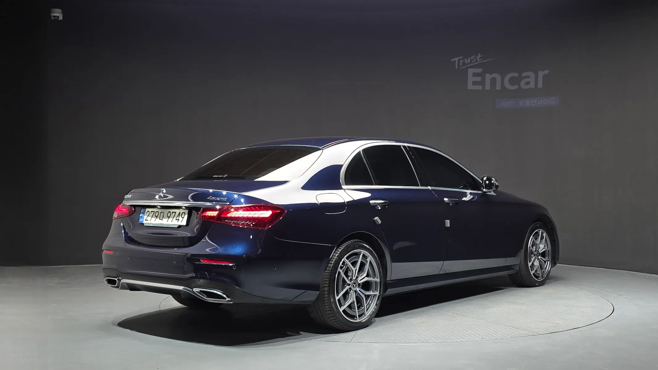 Mercedes-Benz E-Class W213 E220d 4MATIC AMG Line 2021 2/36