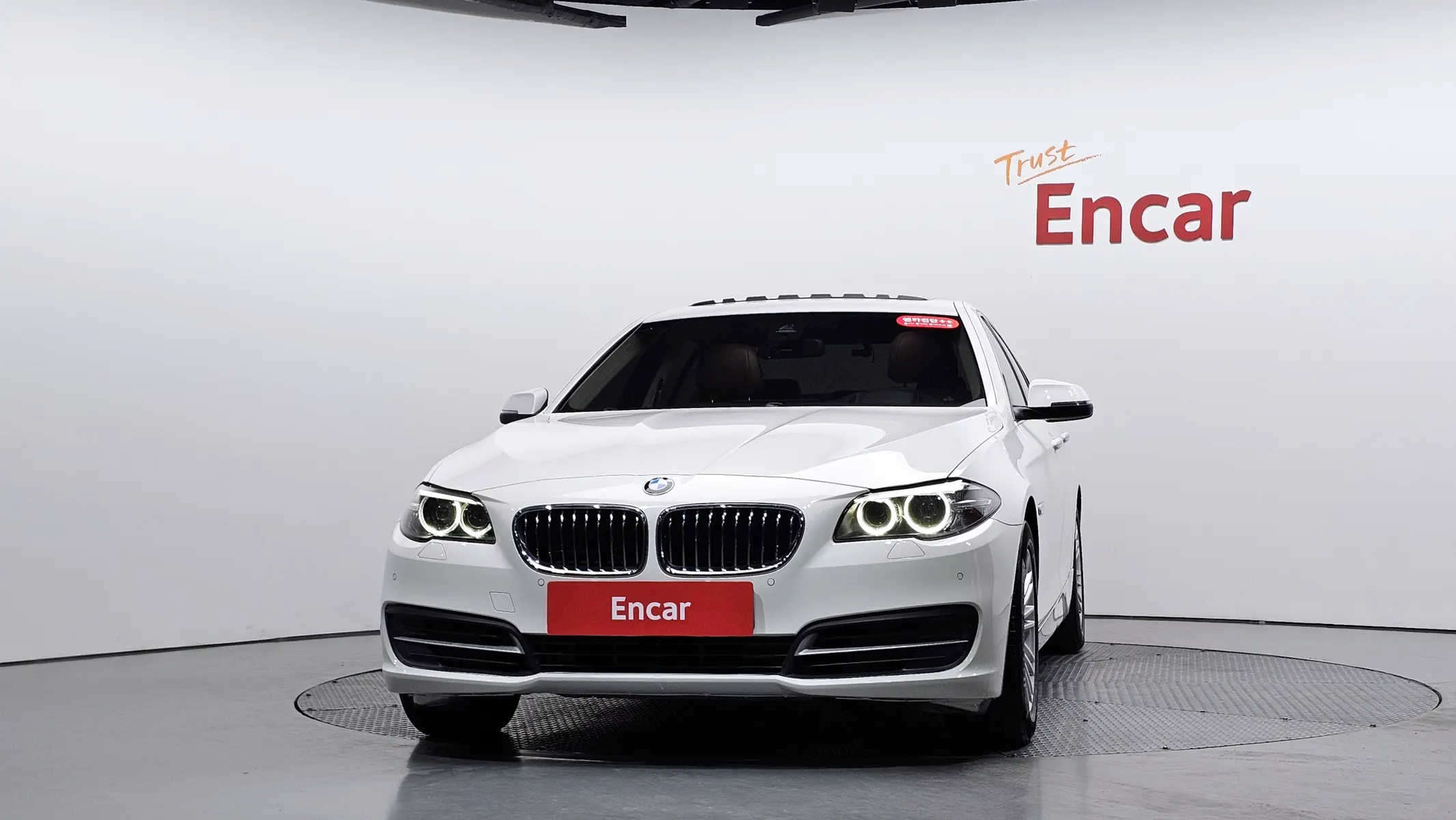 BMW 5 Series (F10) 520d 2014 2/39