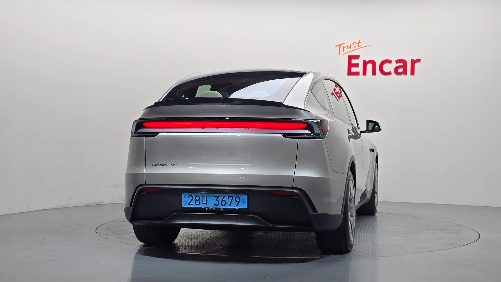 Tesla Y L AWD 2026 3/5