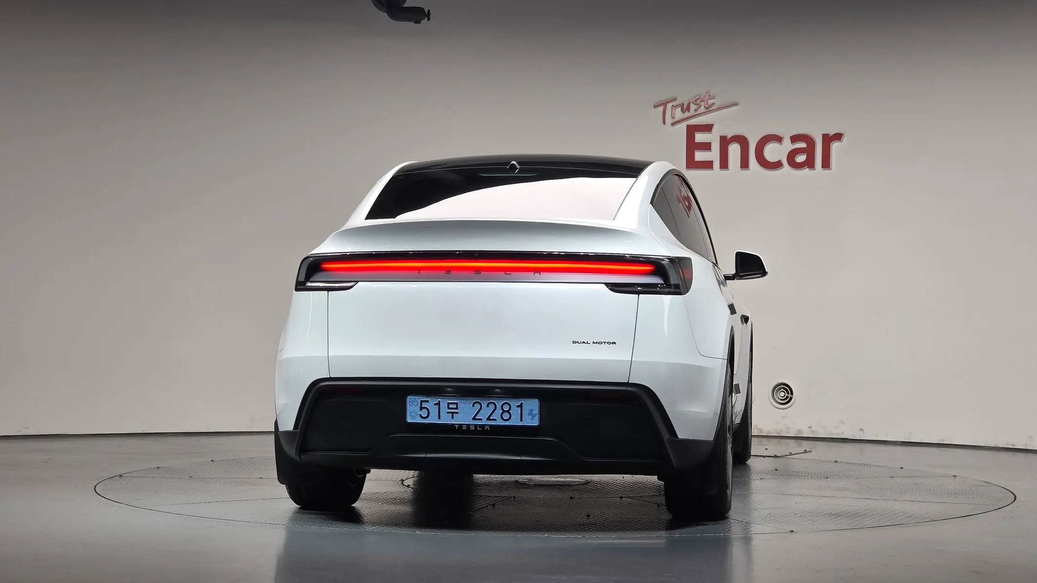 Tesla Y AWD 2026 3/5