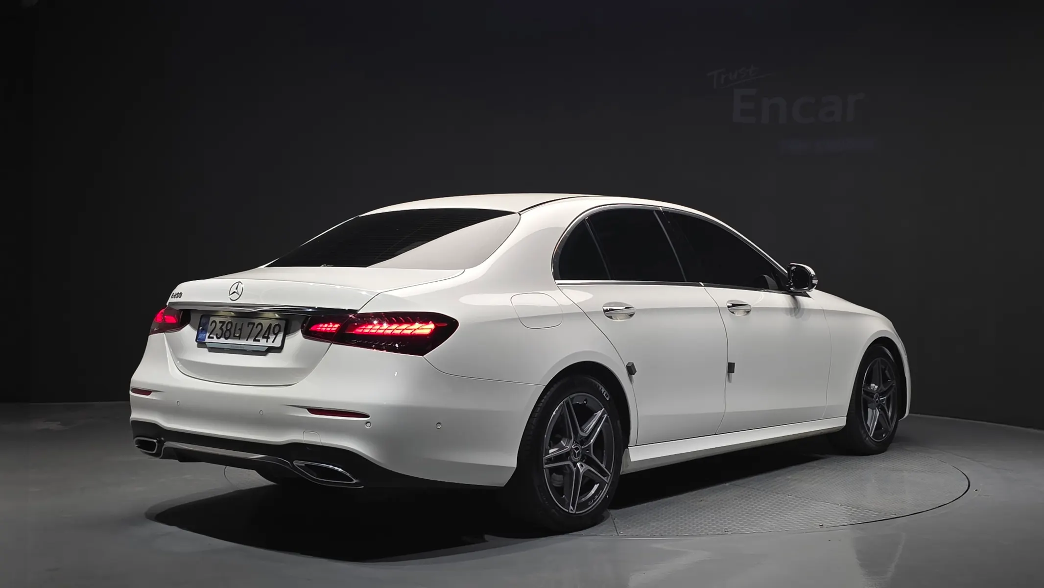 Mercedes-Benz E-Class W213 E250 AMG Line 2023 2/35