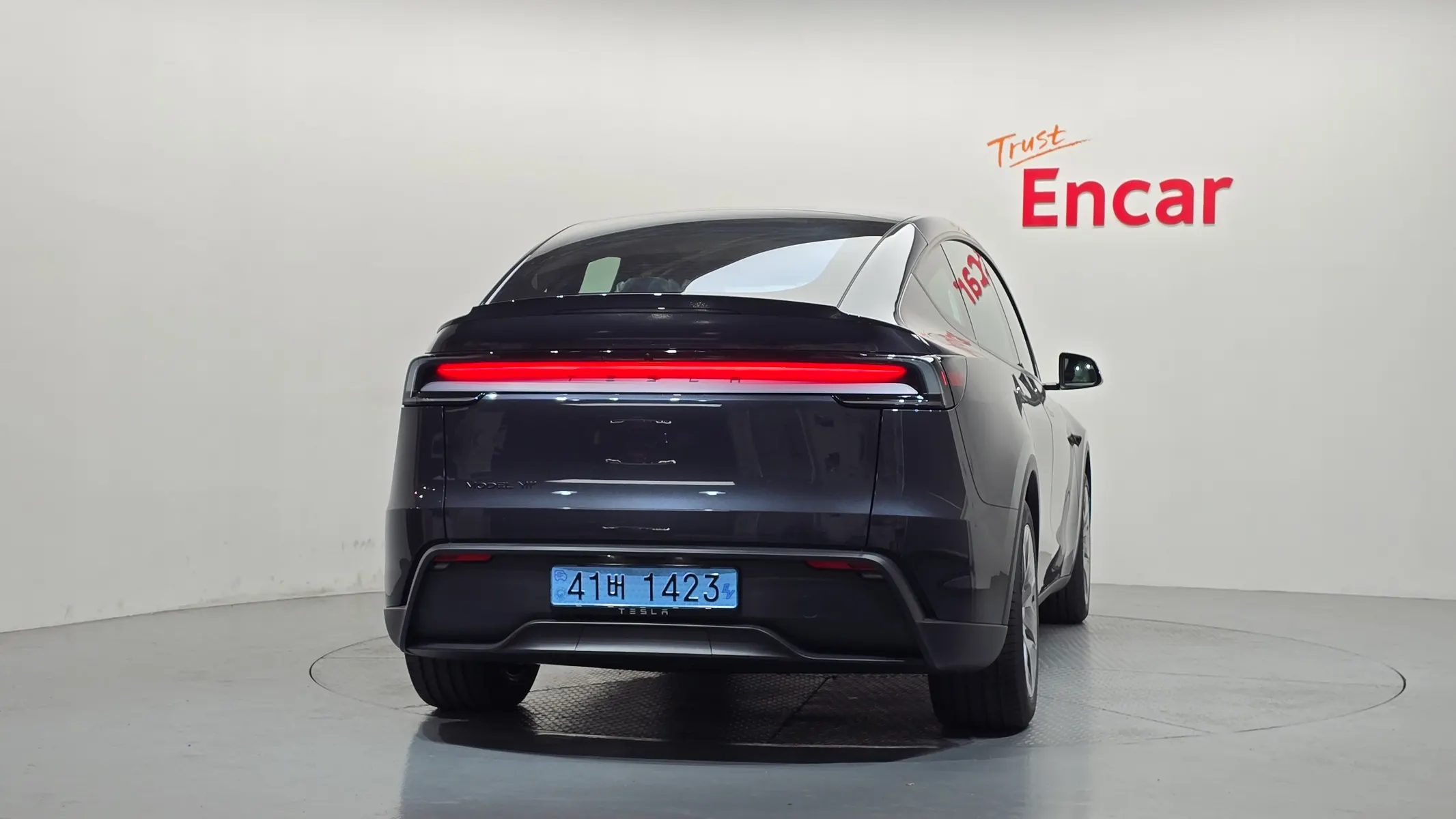 Tesla Y L AWD 2026 3/5