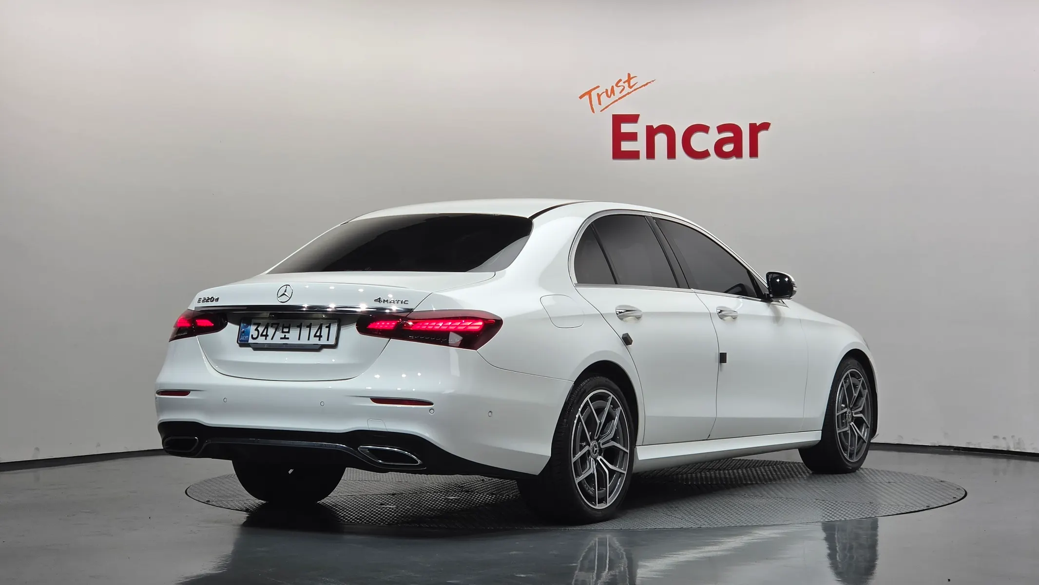 Mercedes-Benz E-Class W213 E220d 4MATIC AMG Line 2021 2/33