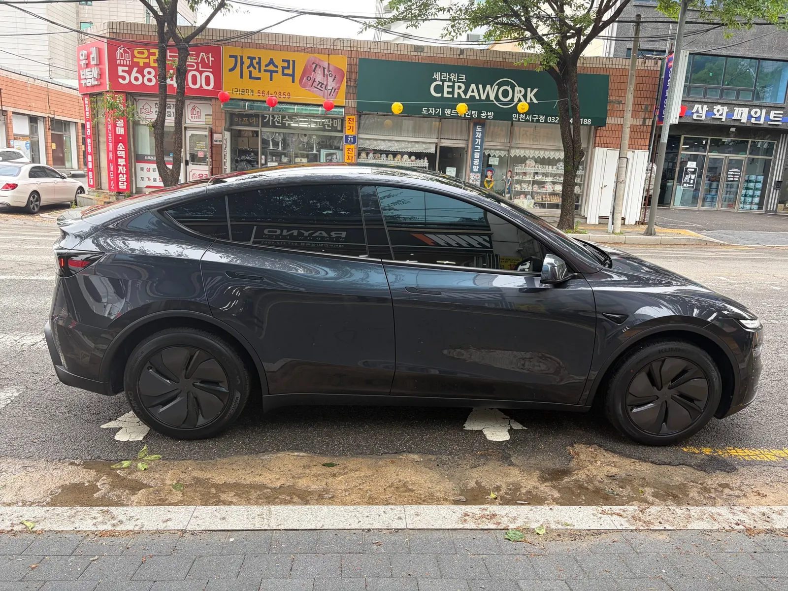 Tesla Y RWD 2026 3/5