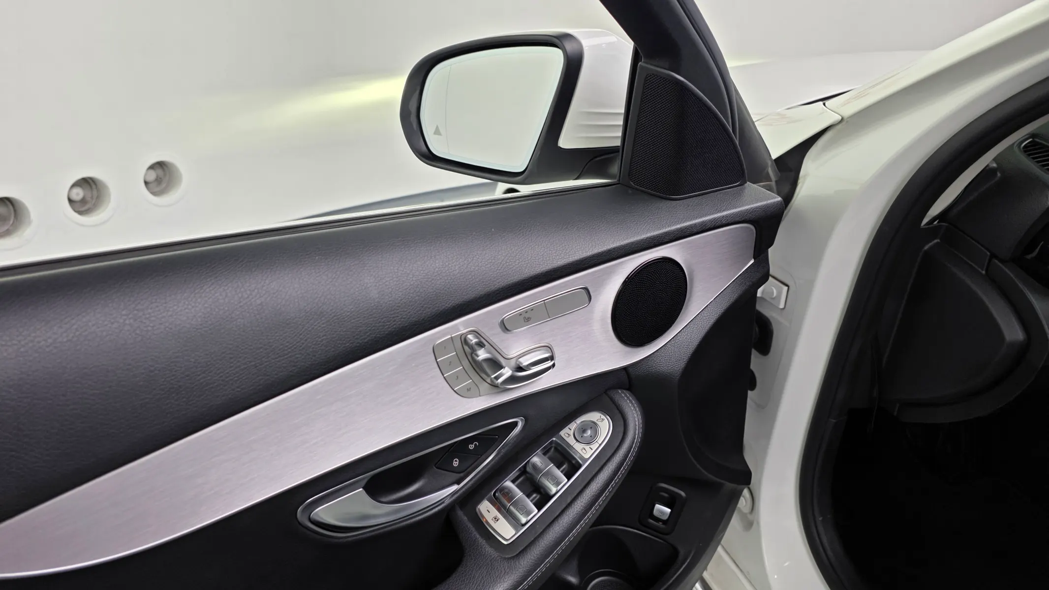 Mercedes-Benz C-Class W205 C200 2020 34/35