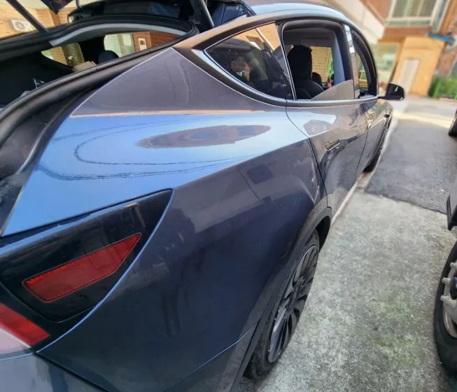 Tesla Y AWD 2021 3/5