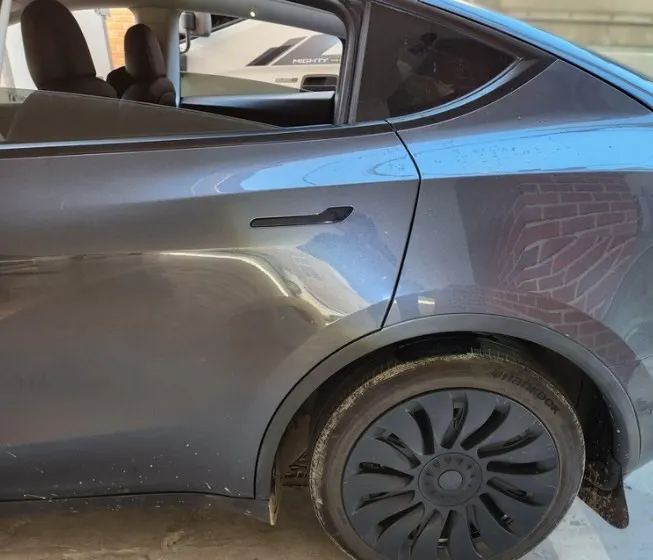 Tesla Y AWD 2021 2/5