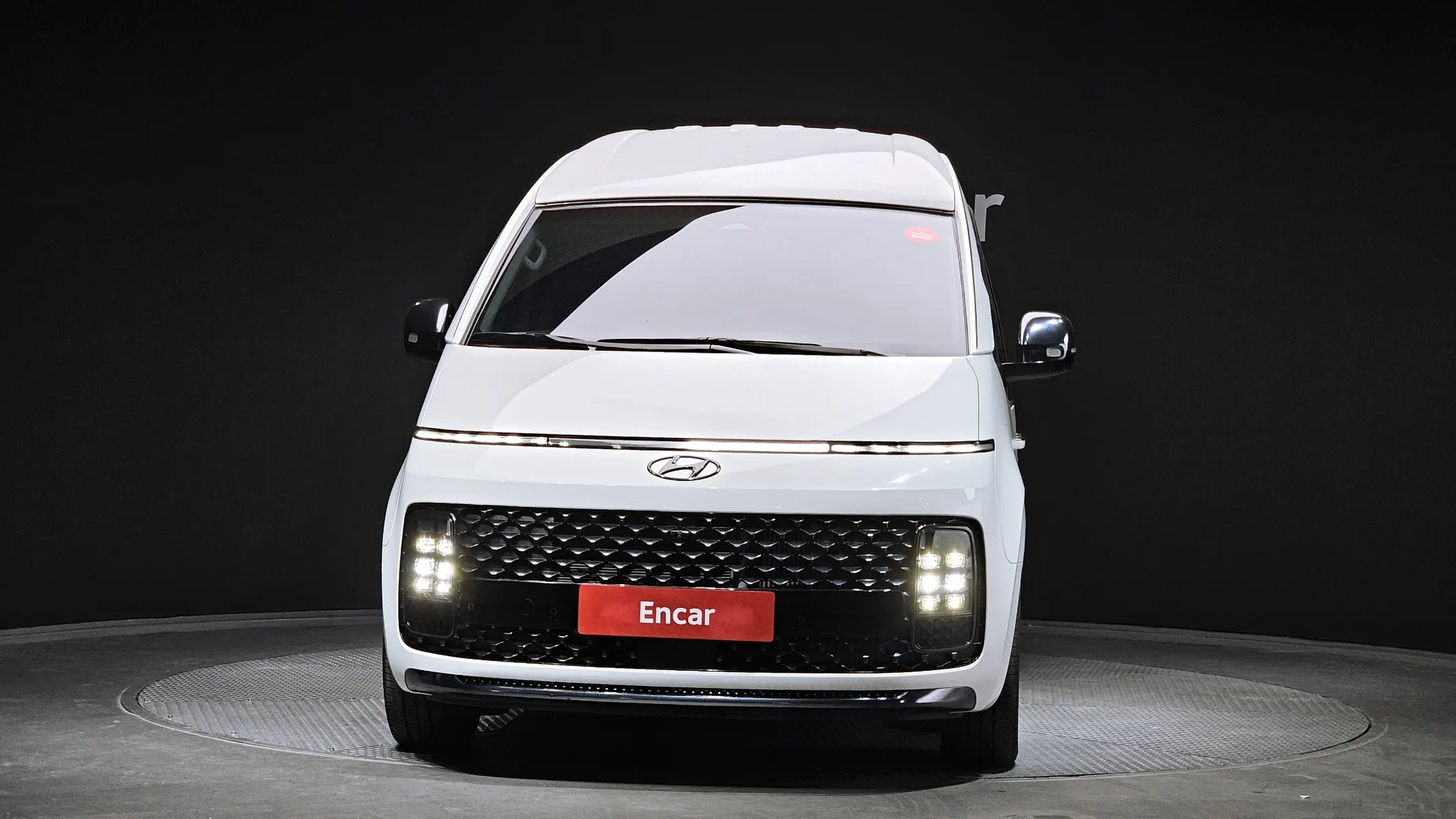 Hyundai Staria 4WD 7 2023 3/21