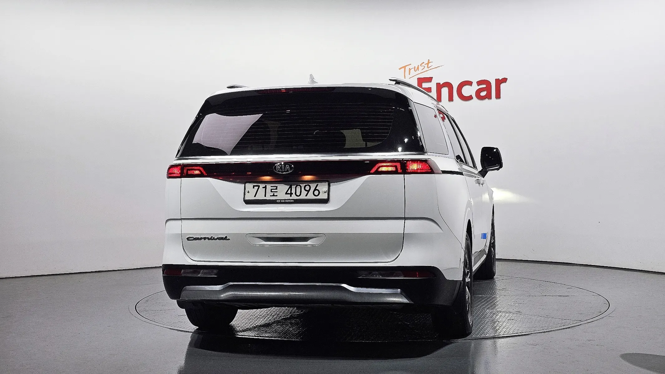 Kia Carnival 11 2021 3/5