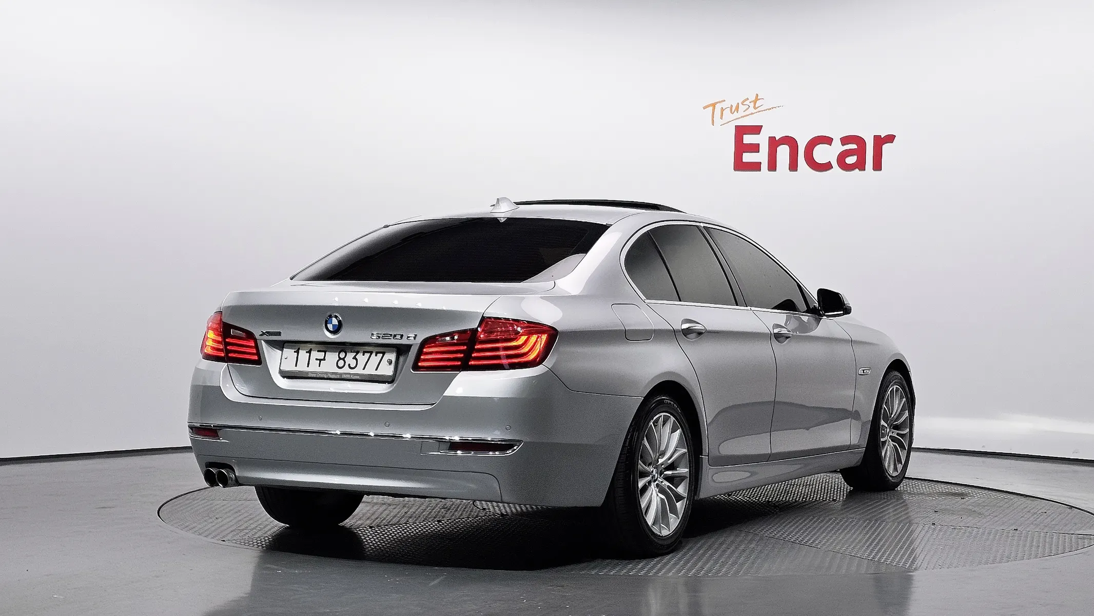 BMW 5 Series (F10) 520d xDrive 2015 2/21