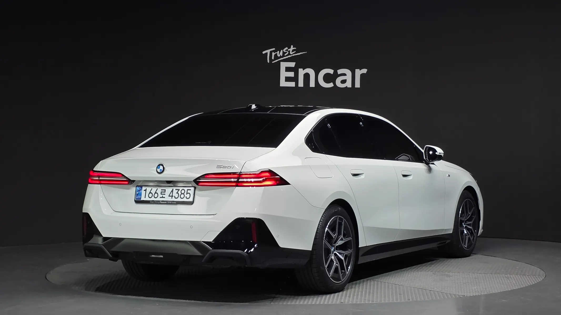 BMW 5 Series (G60) 520i M 2025 2/21
