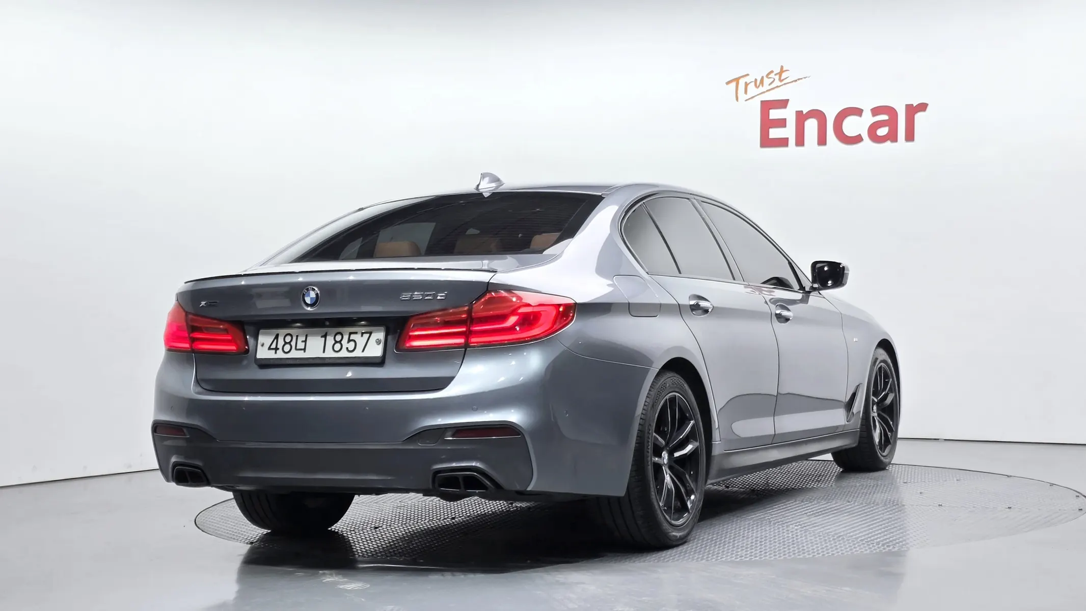 BMW 5 Series (G30) 520d xDrive M 2017 2/21