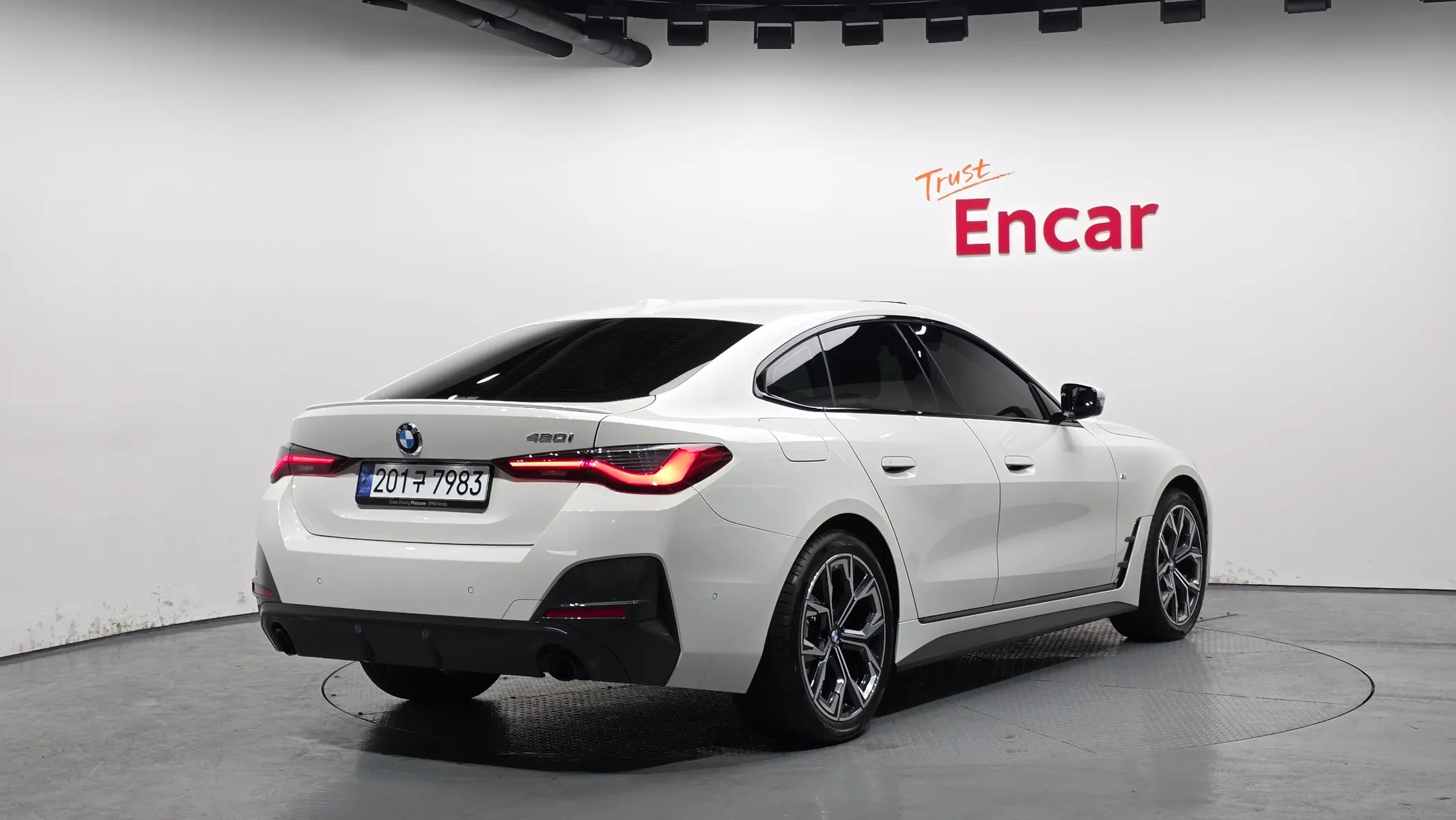 BMW 4 Series (G22) 420i M 2024 2/21