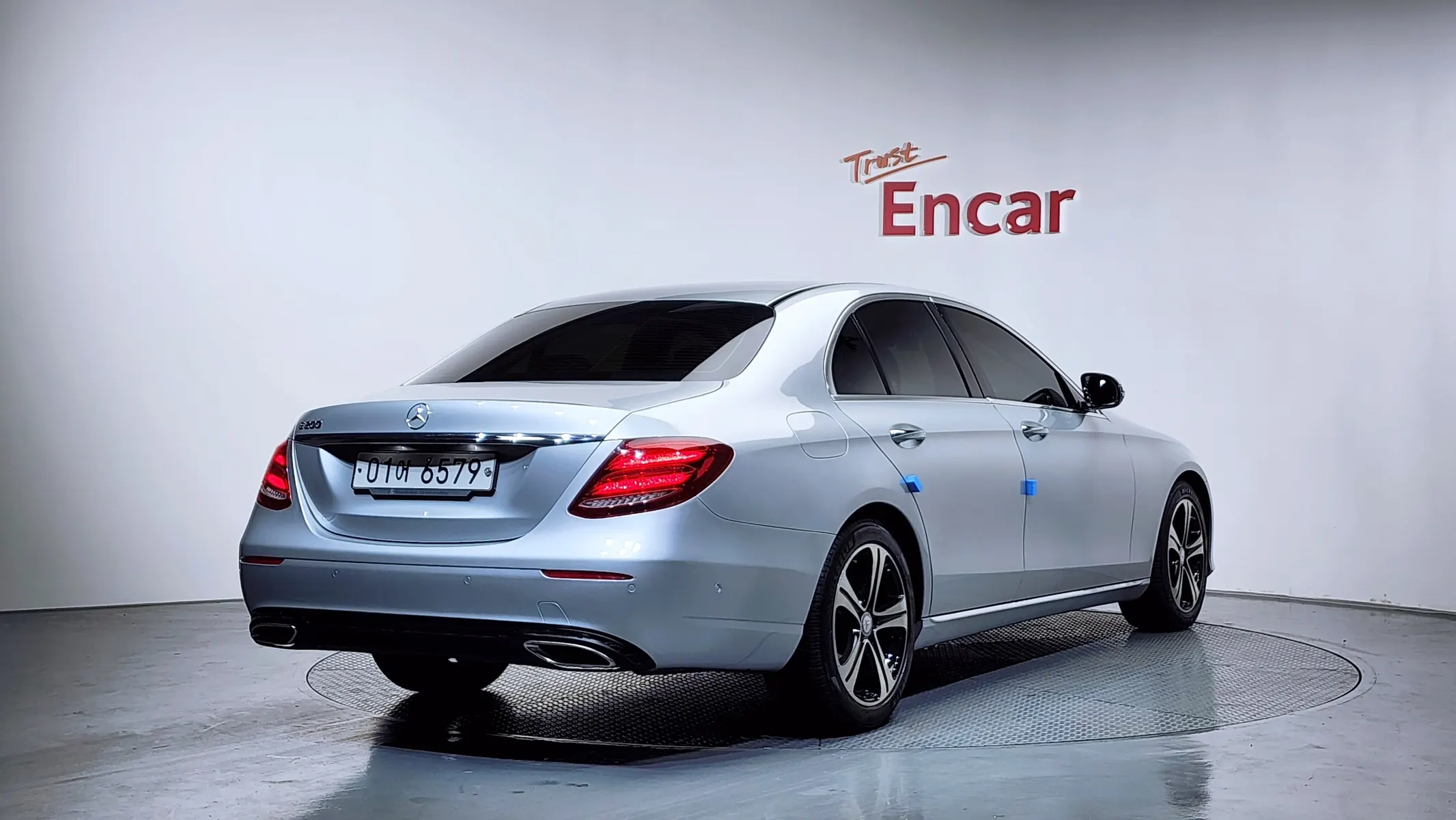 Mercedes-Benz E-Class W213 E200 2017 2/21