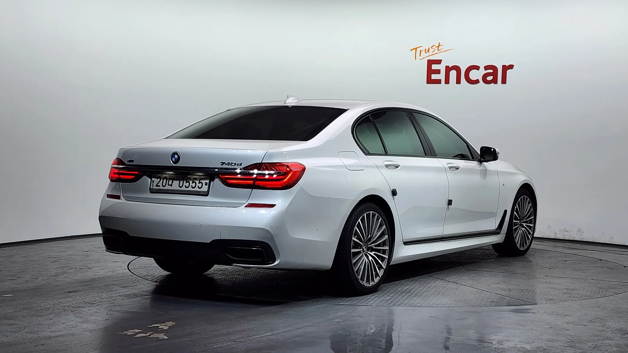 BMW 7 Series (G11) 740d xDrive M 2016 2/21