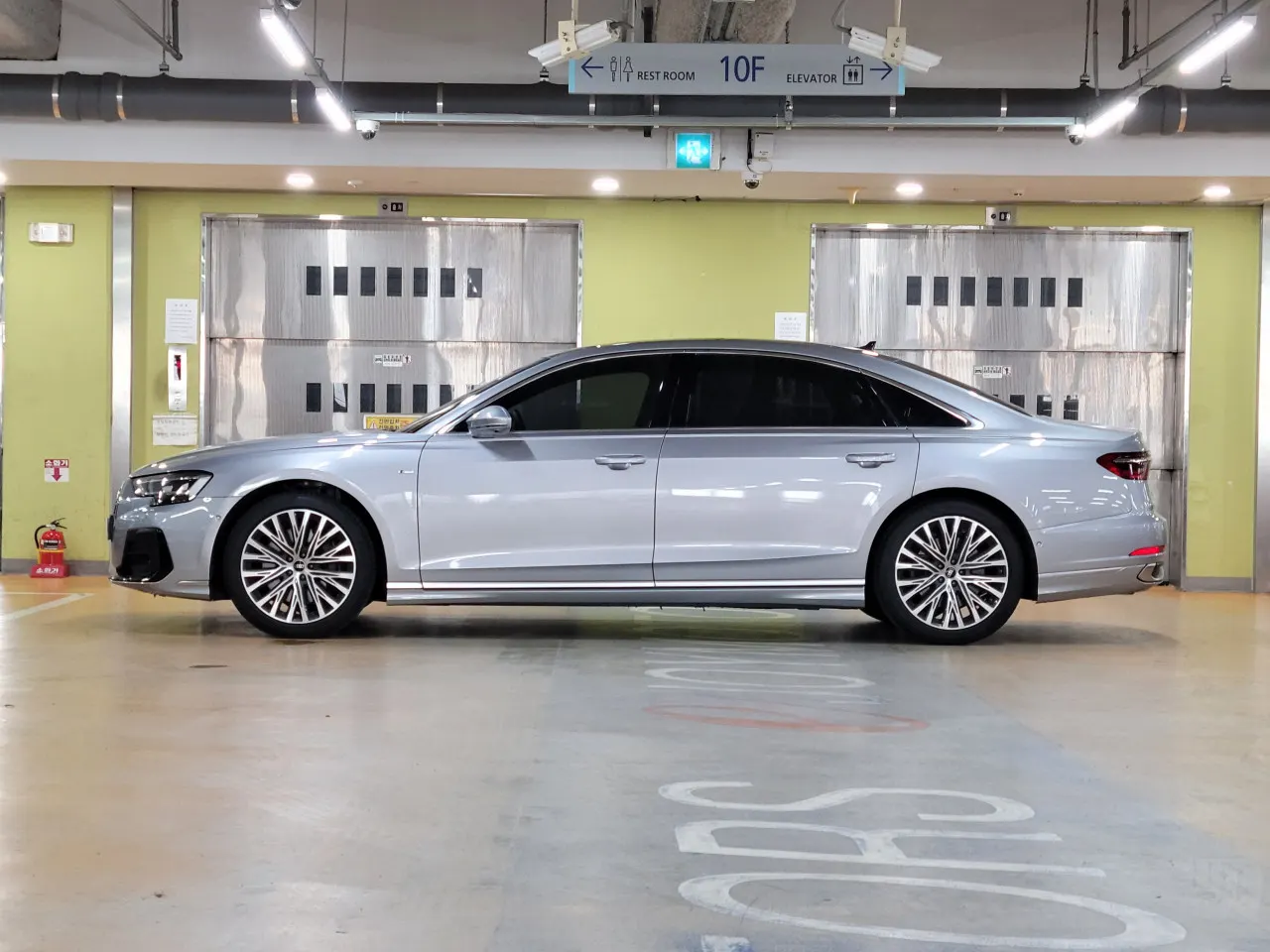 Audi A8 (D5) 55 TFSI LWB 2023 2/21