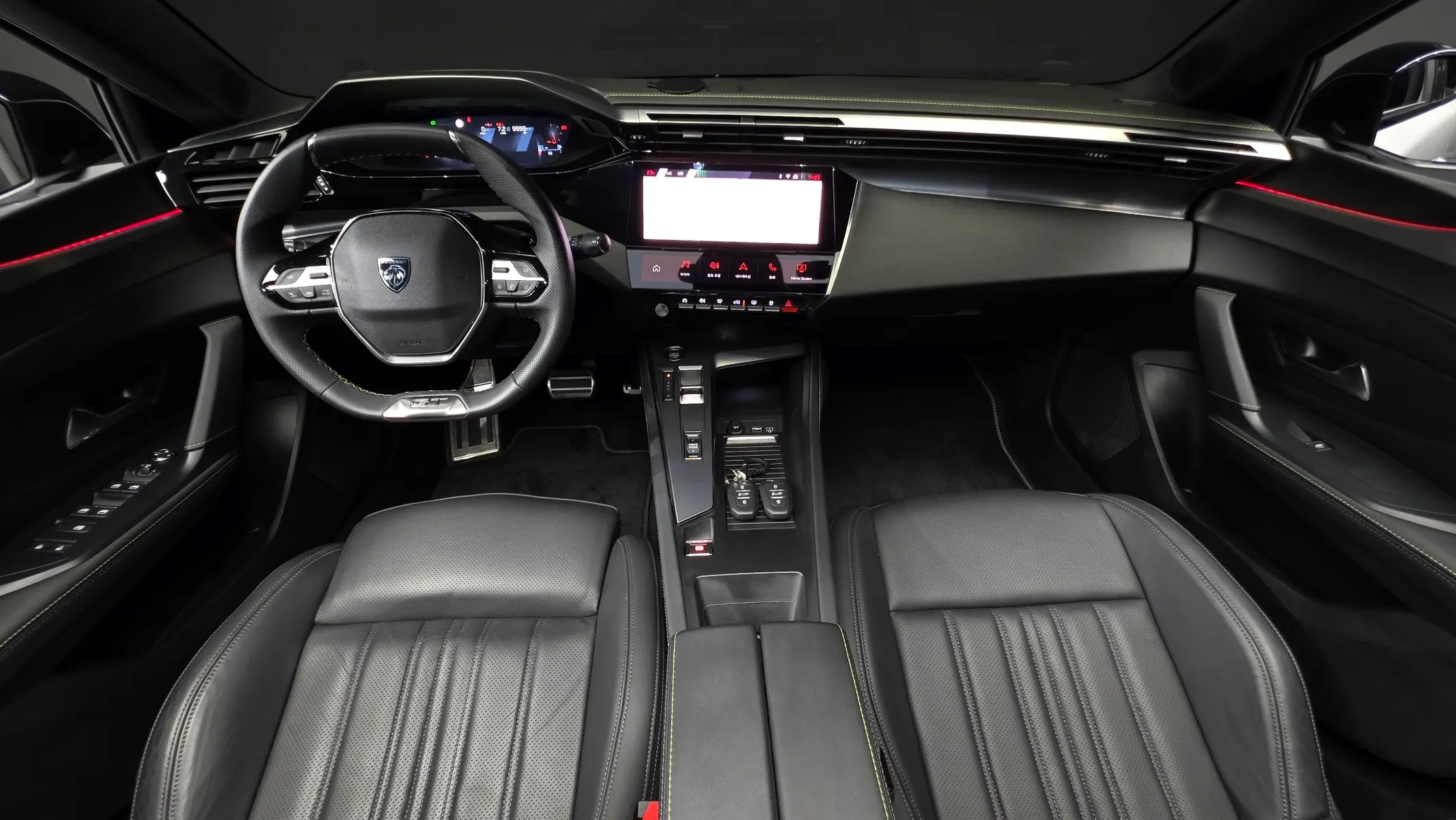 Peugeot 408 1.2 Pure Tech GT 2024 4/5