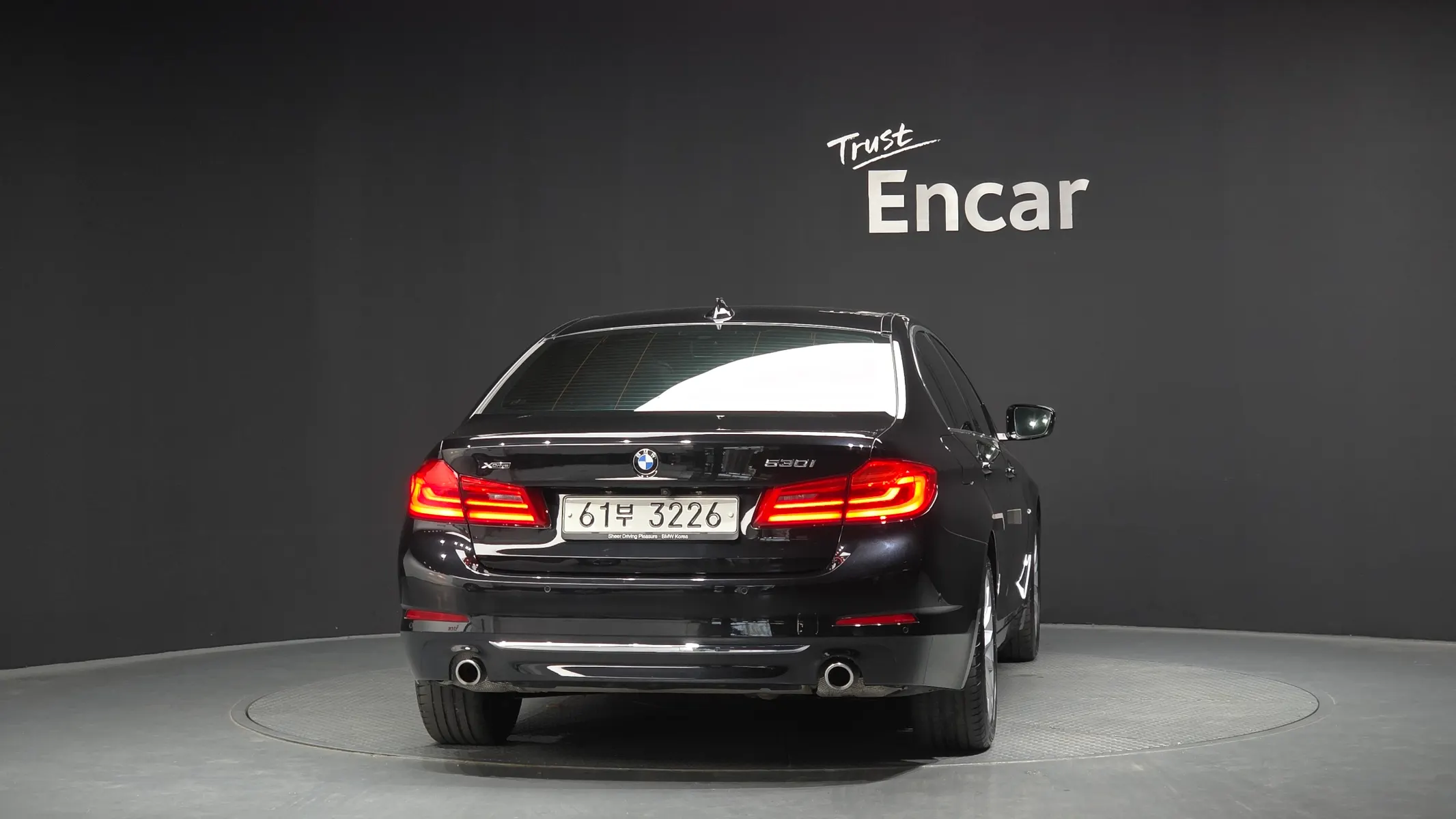 BMW 5 Series (G30) 530i xDrive 2018 3/36