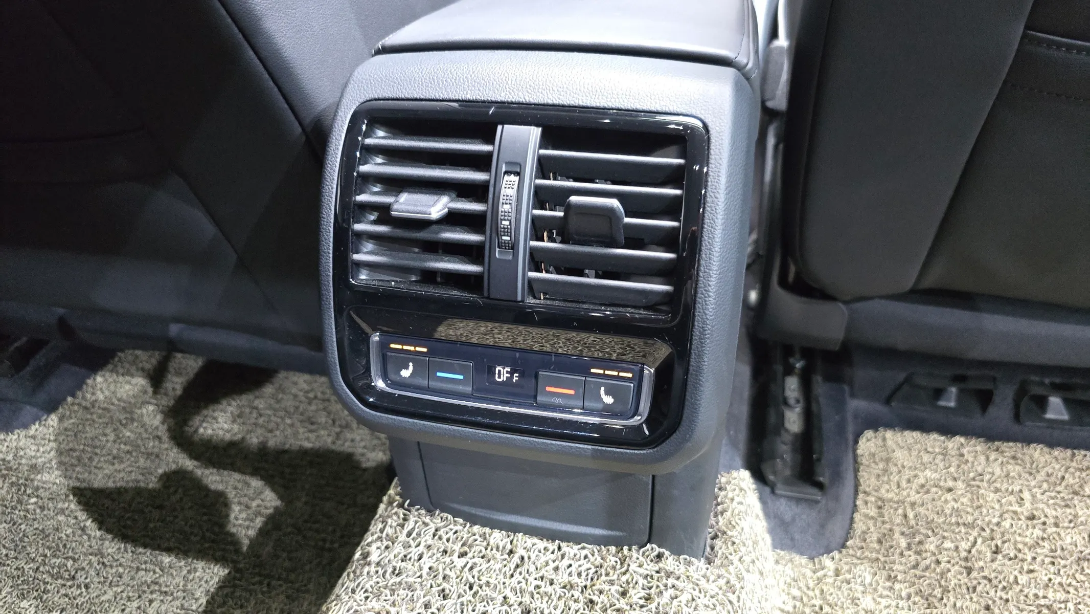Volkswagen 아테온 2.0 TDI 2019 35/36