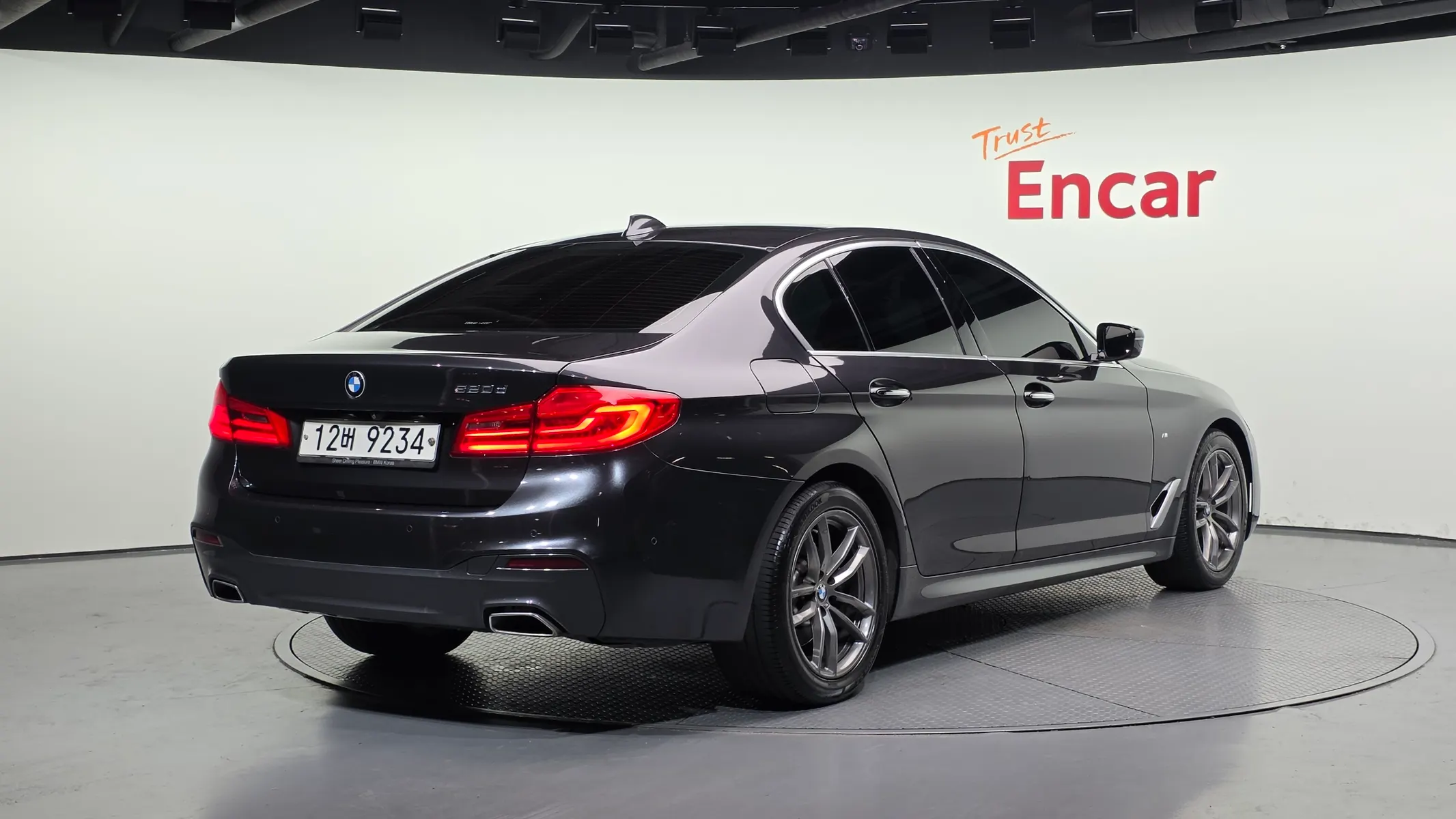 BMW 5 Series (G30) 520d M 2018 2/21
