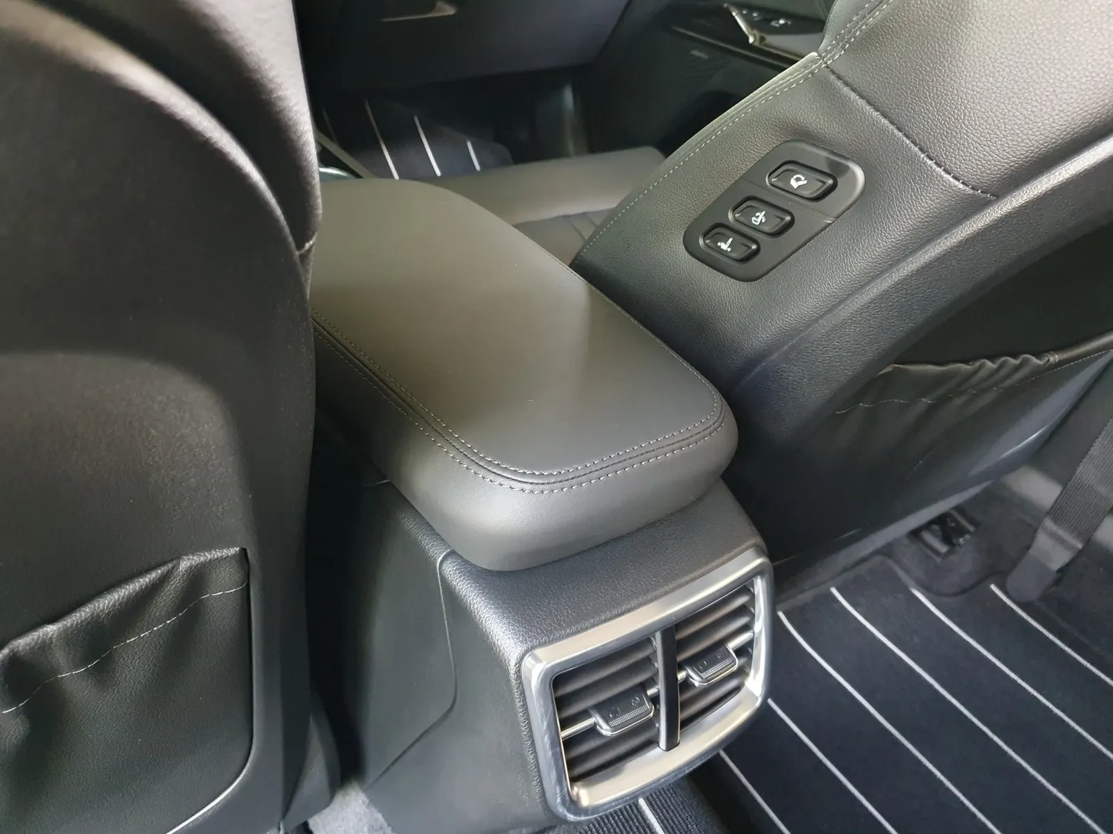 Kia K5 3 2026 4/5