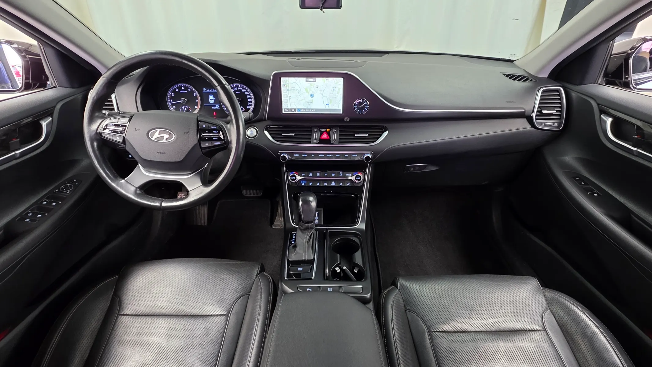Hyundai IG 3.0 LPi () 2019 4/5