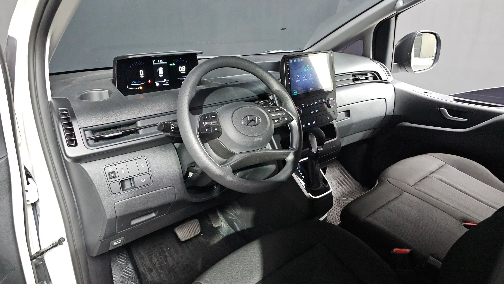 Hyundai Staria 3 2022 4/5