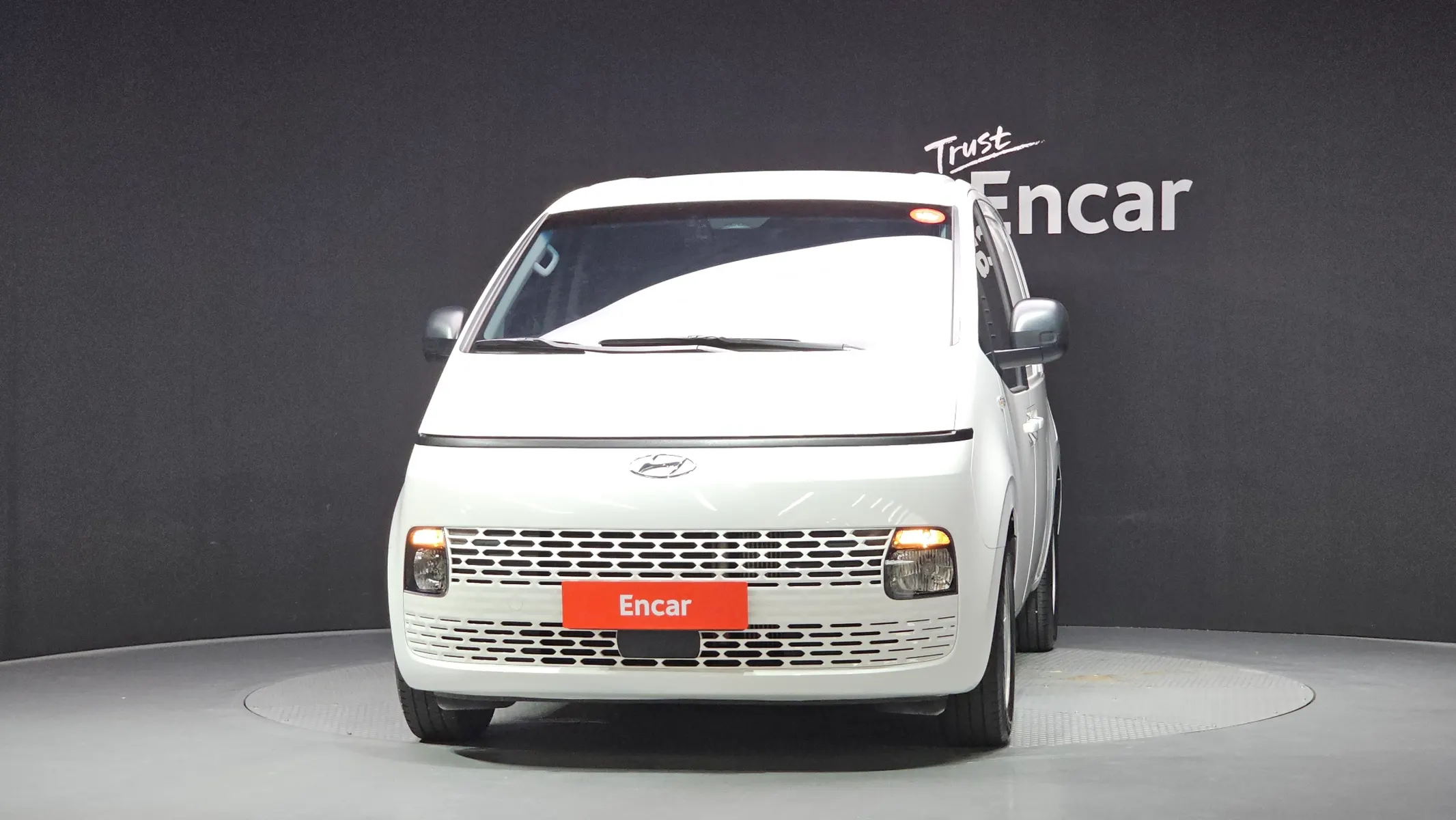 Hyundai Staria 3 2022 2/5