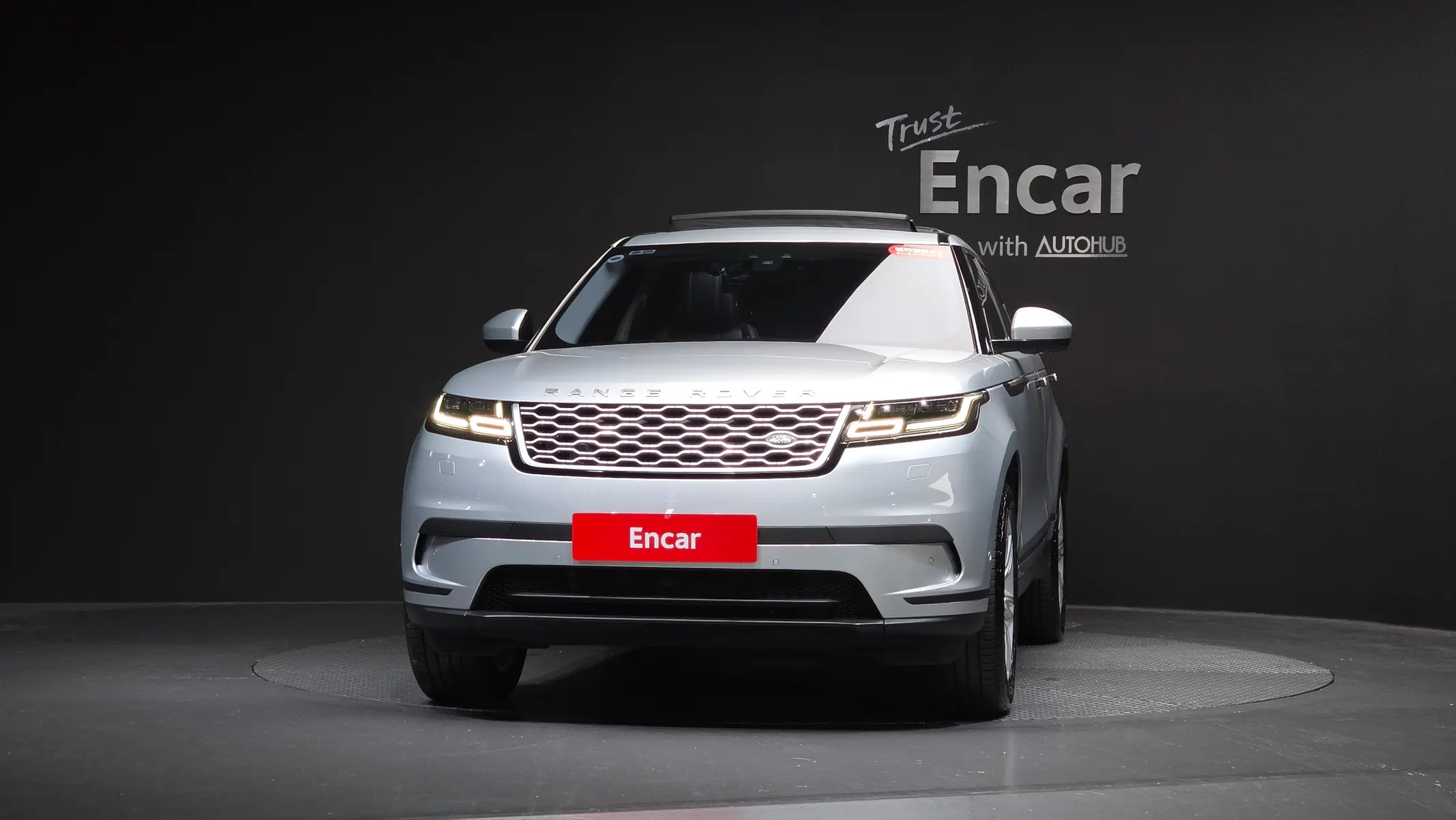Land Rover 레인지로버 벨라 2.0 D240 SE 2018 2/32