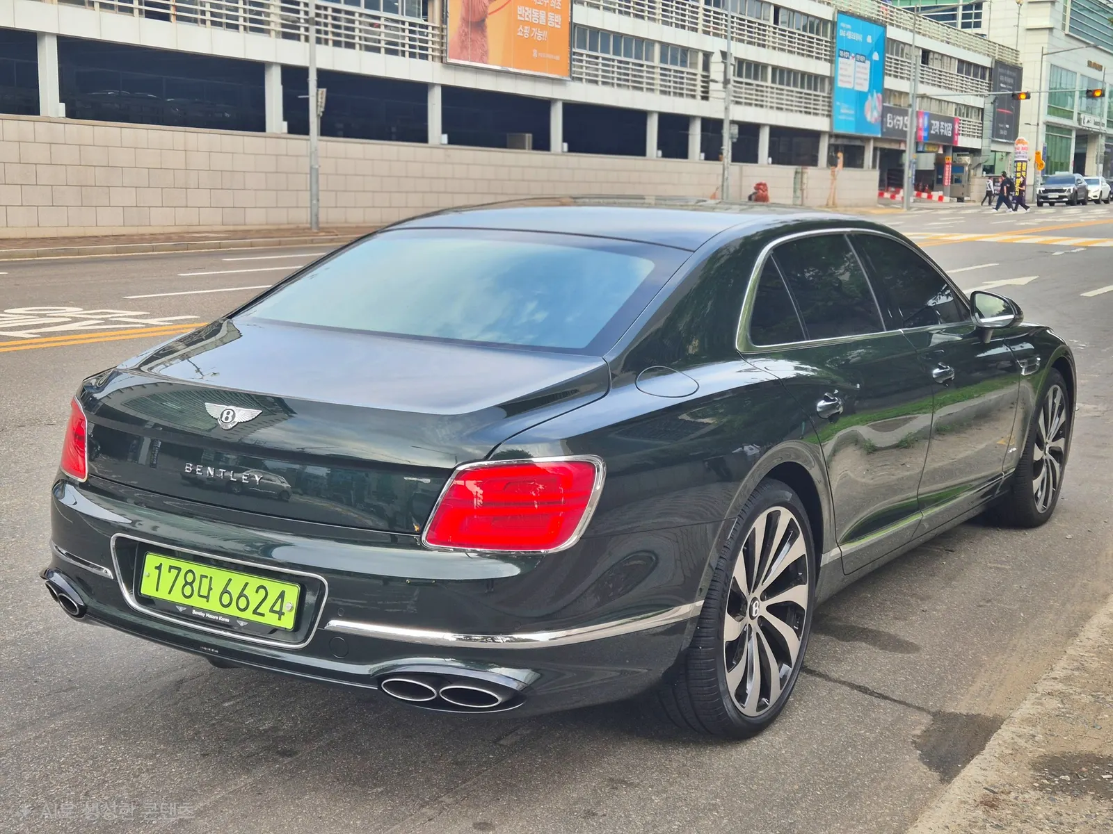 Bentley 3 4.0 2024 2/5