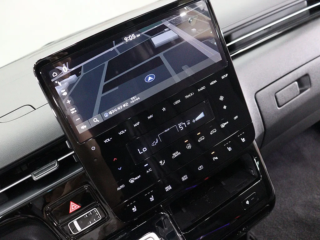 Hyundai Staria 4WD 9 2025 4/5